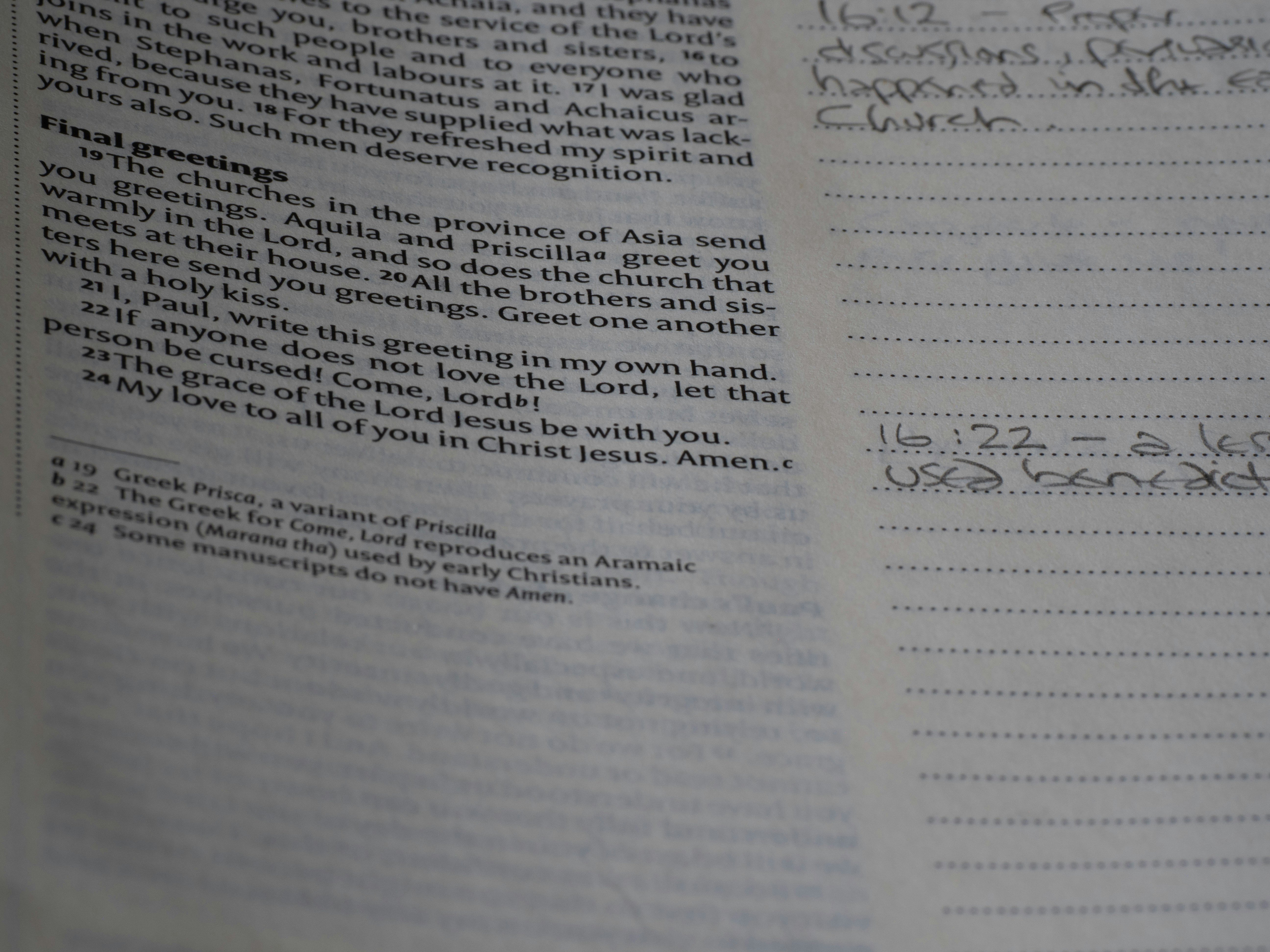 ¿Se aloja la IA para el análisis de conversaciones de forma local o en la nube?