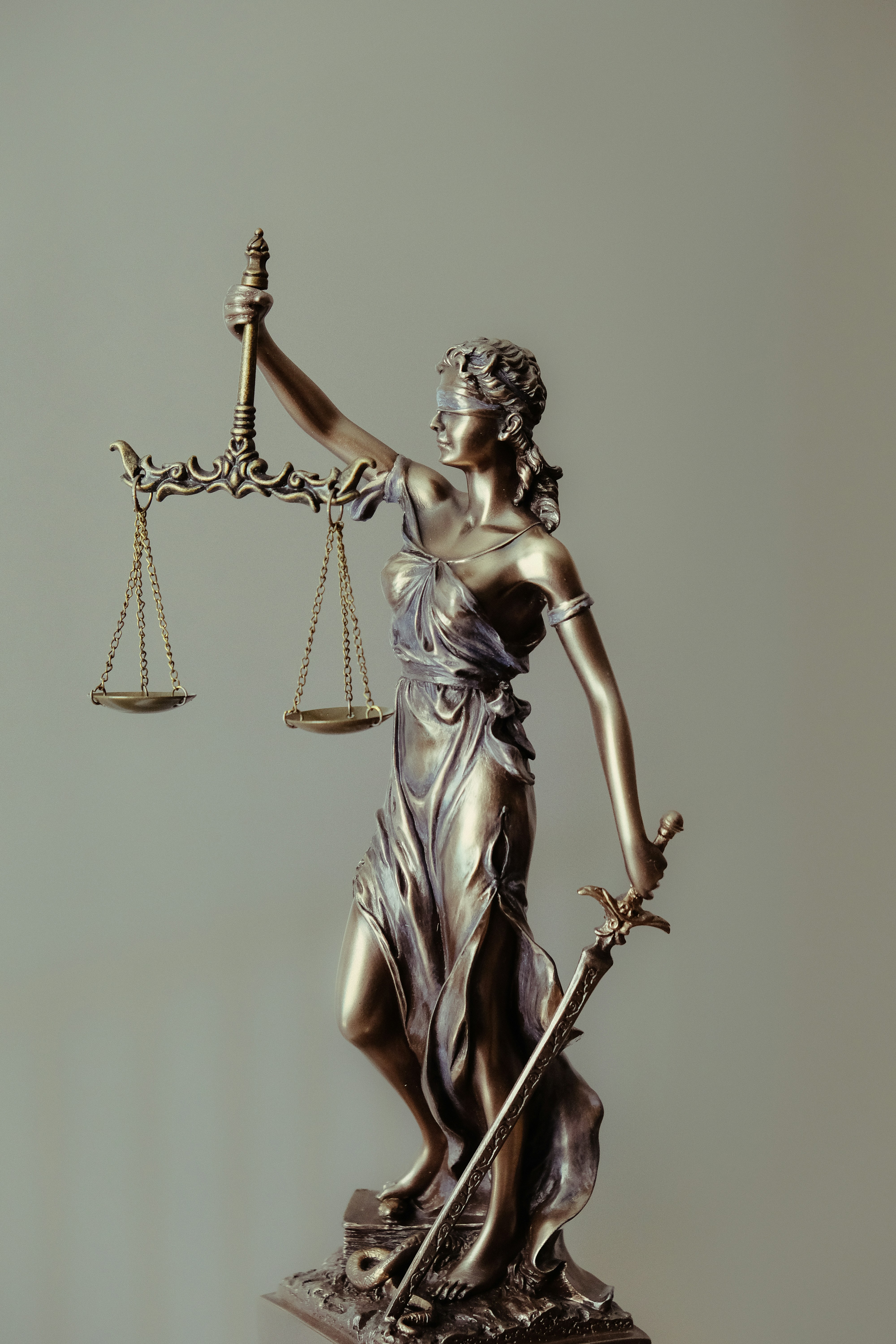 Gobernanza precautoria de la IA autónoma: La personalidad jurídica como instrumento funcional
