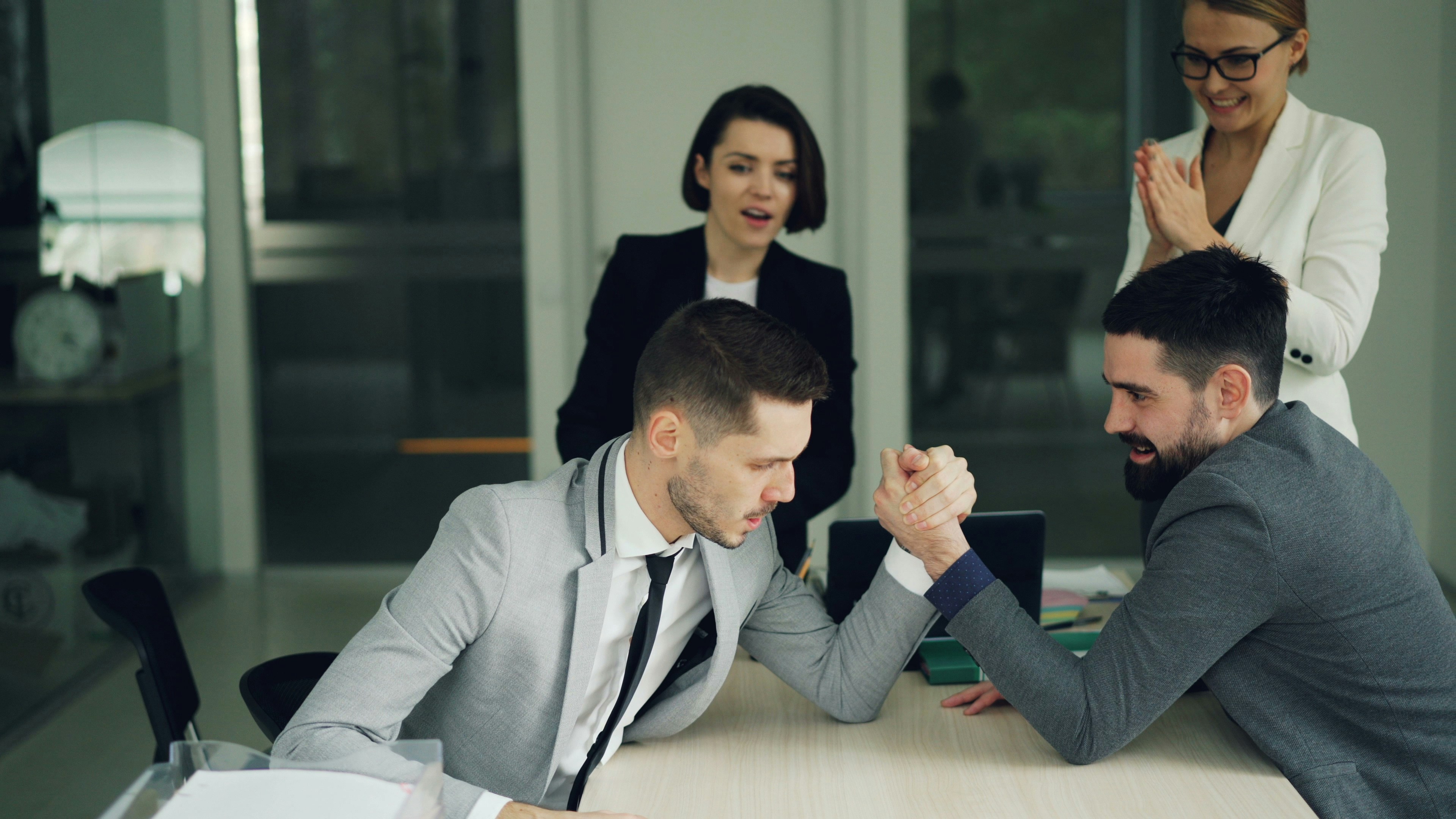 Liderazgo Situacional para la IA: Más como un colega capaz que una fórmula elegante