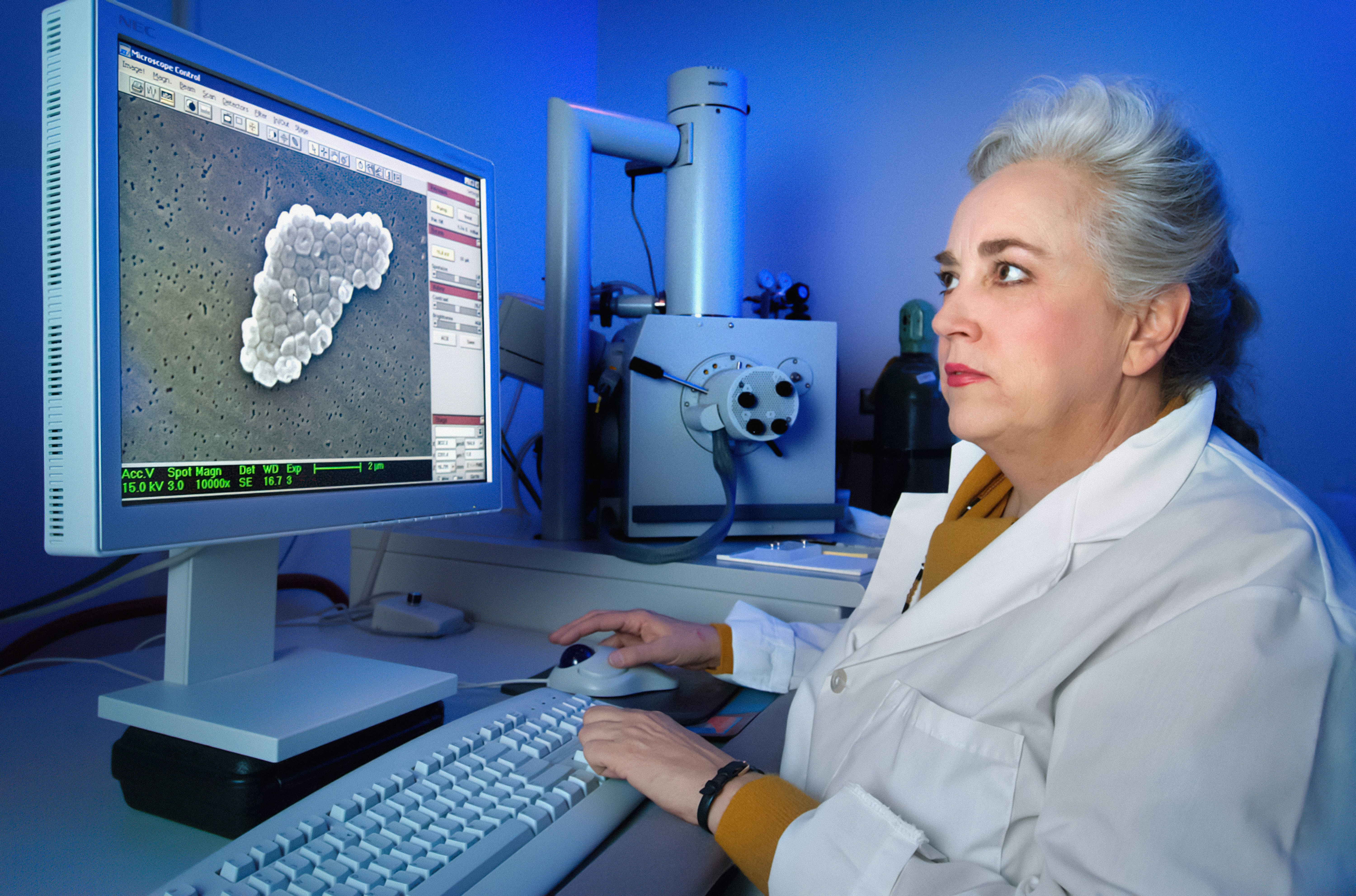 IA no supervisada para tomografía STEM-EDX en memorias de cambio de fase
