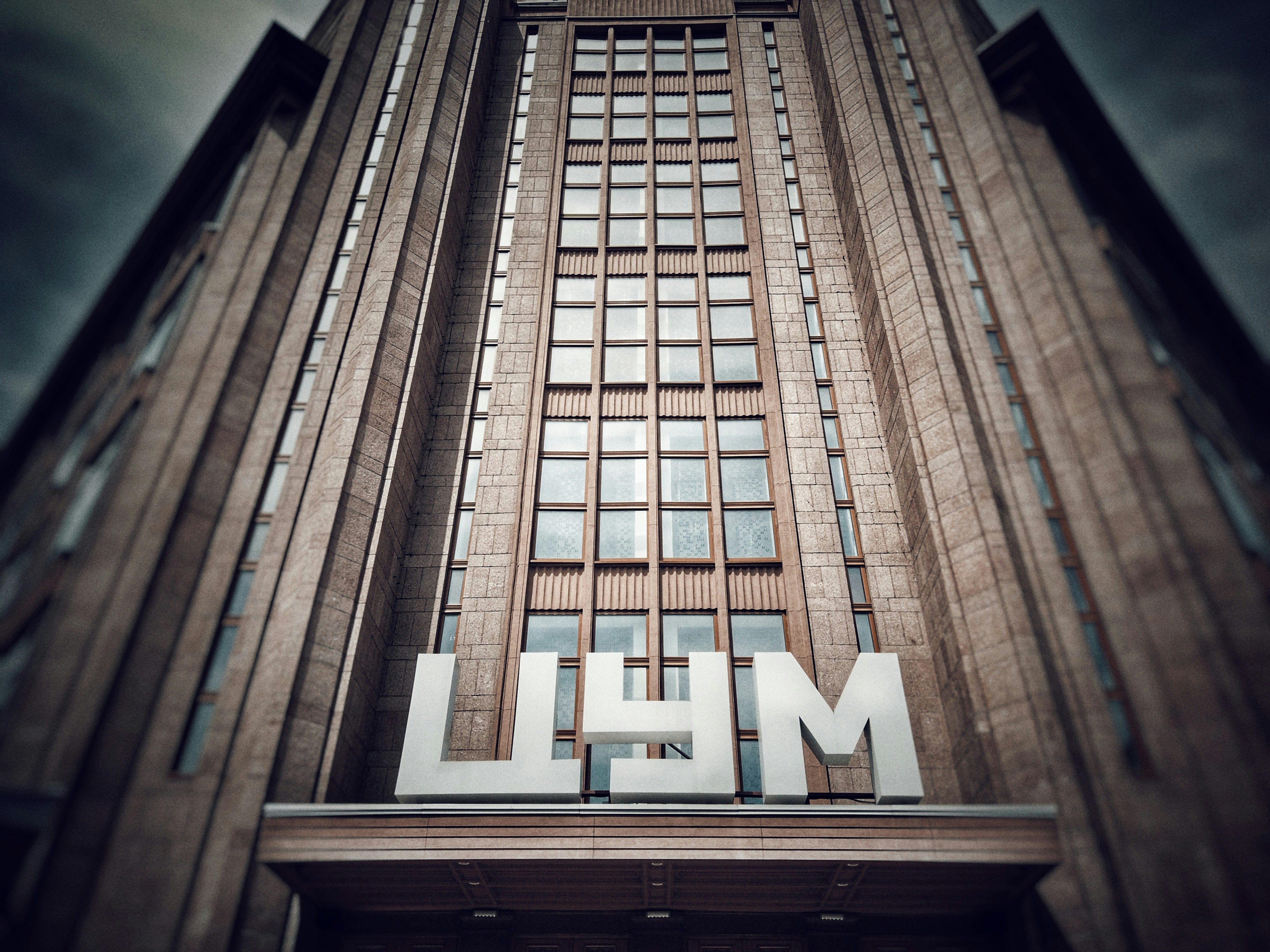IBM lanza nuevas herramientas de IA para simplificar las operaciones y el desarrollo empresarial
