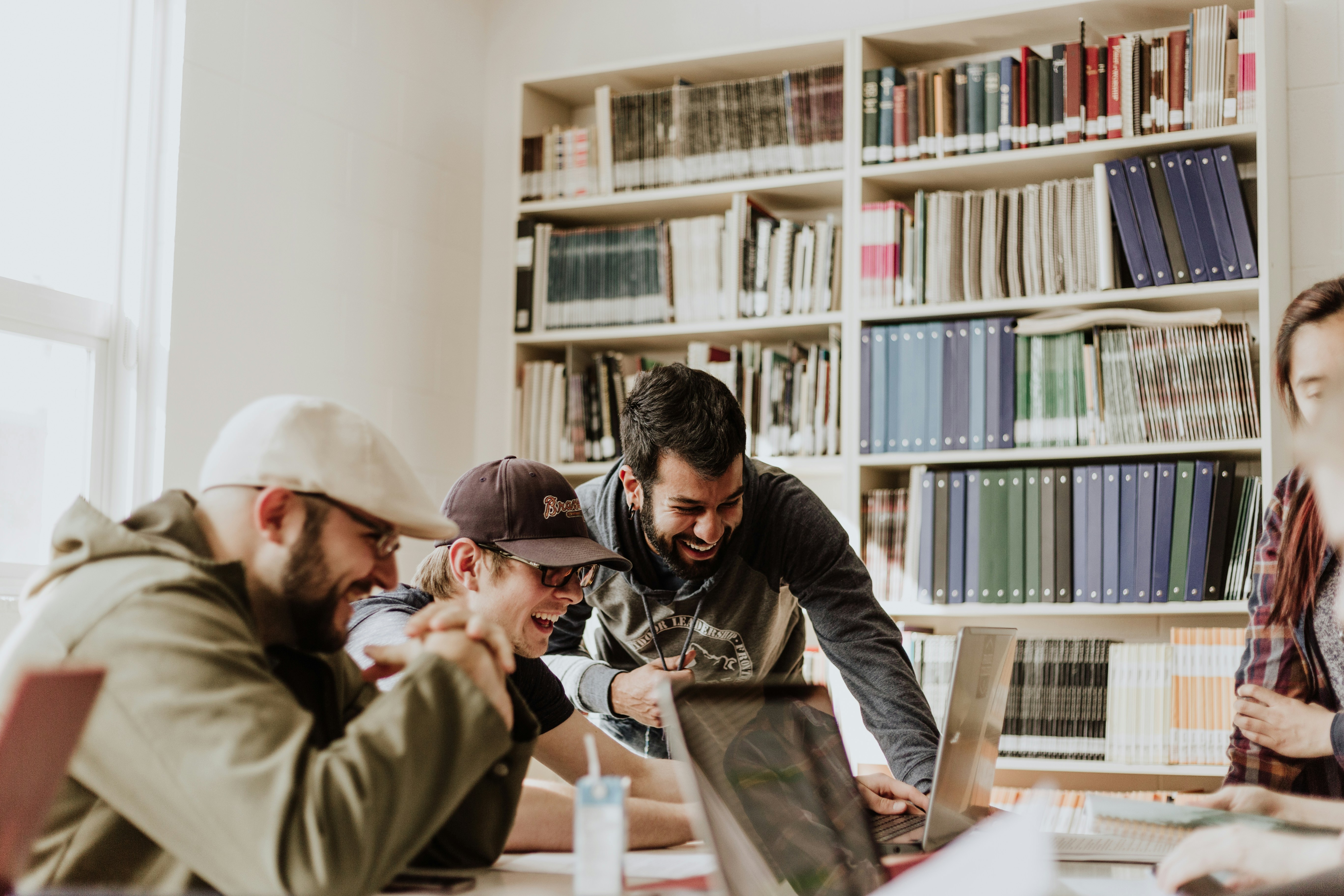 Cómo un portal de estudiantes con calificaciones y tutoriales afecta la cultura empresarial