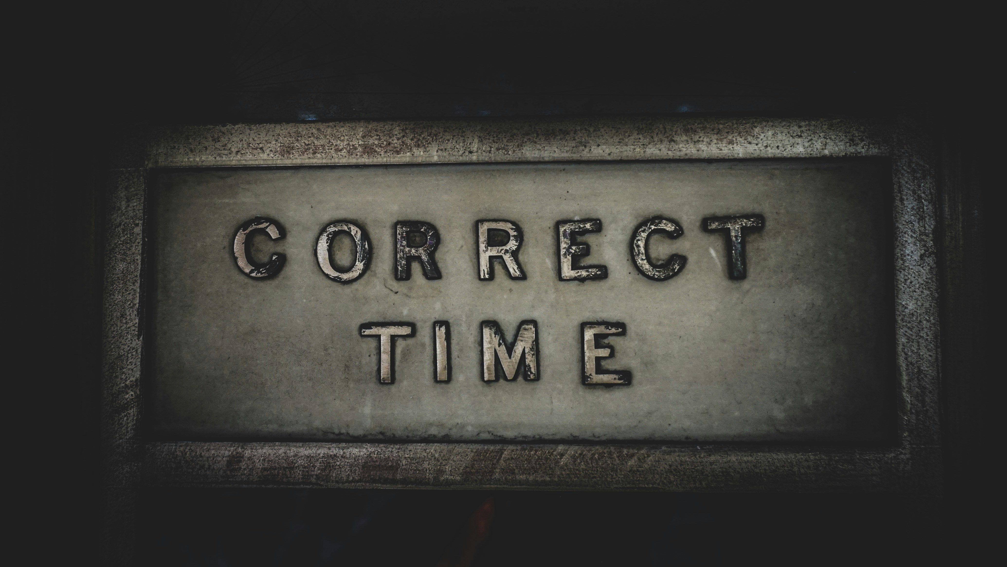 ¿Cuáles son las señales de que es hora de implementar una aplicación personalizada para el seguimiento de contratos?