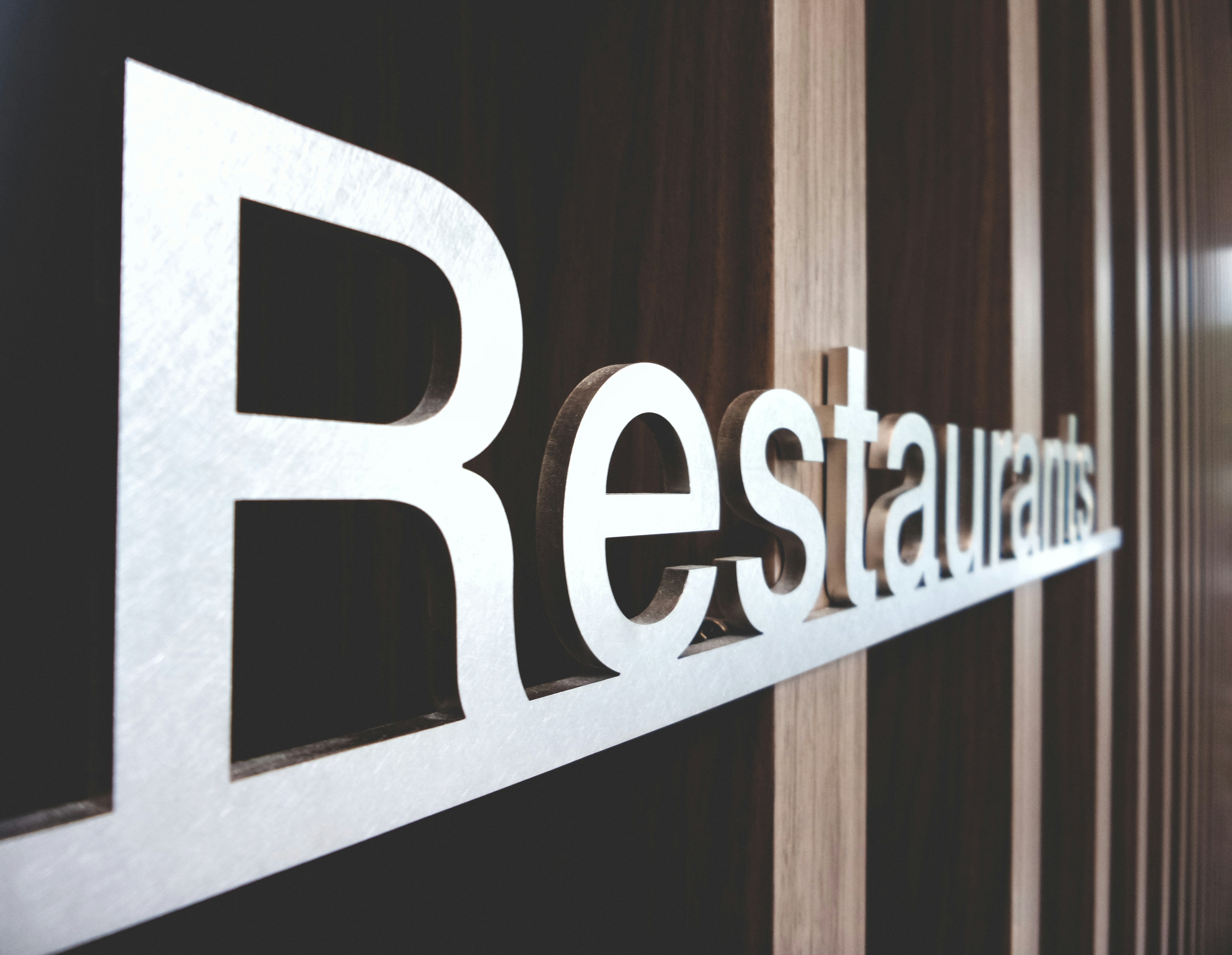 Cómo implementar un sistema de gestión de reservas automático en tu restaurante para el 2025