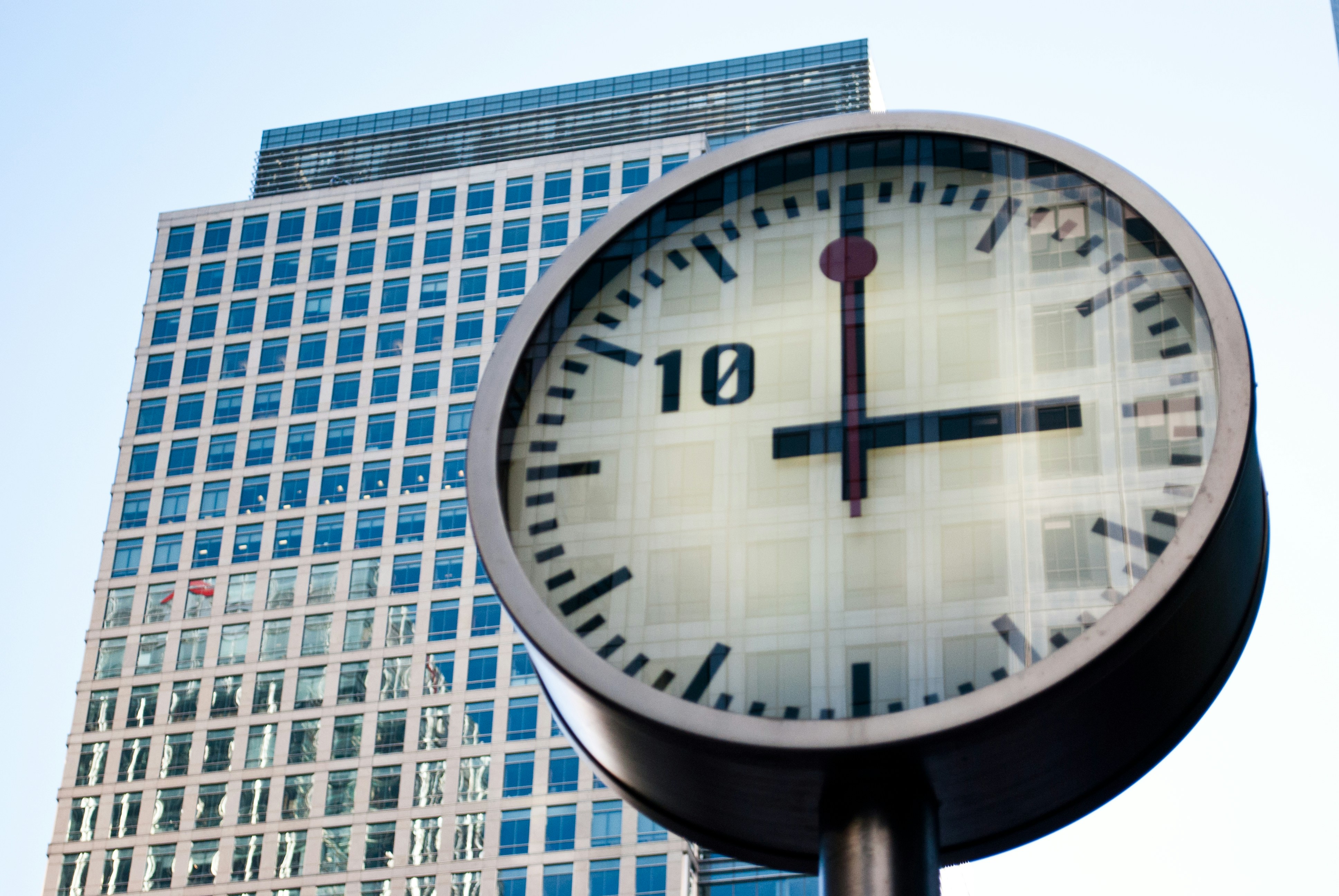 ¿Cuánto tiempo se tarda en implementar servicios de inteligencia de negocios?