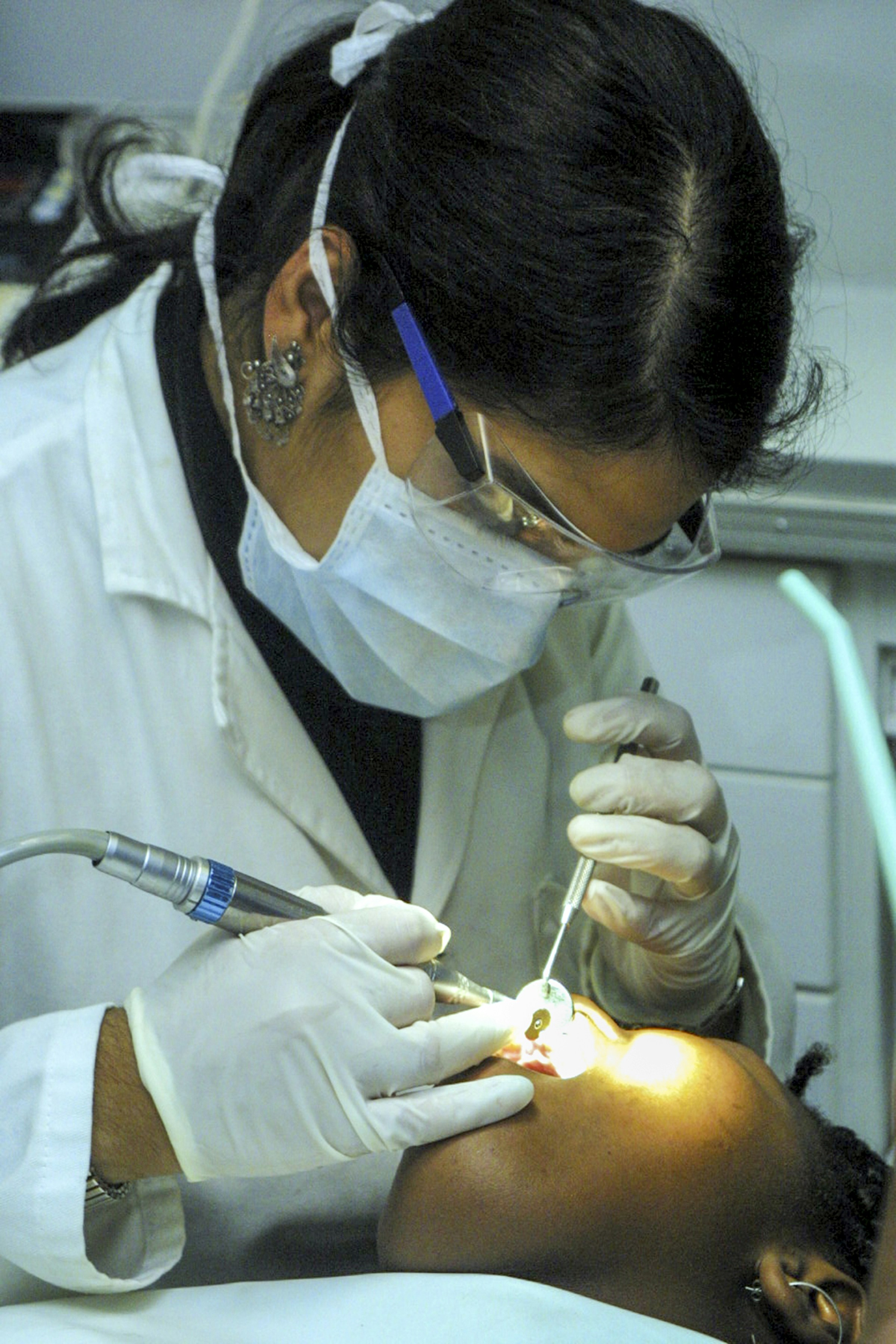 Prueba de triaje dental: estableciendo un punto de referencia para el razonamiento multimodal en el triaje dental jerárquico