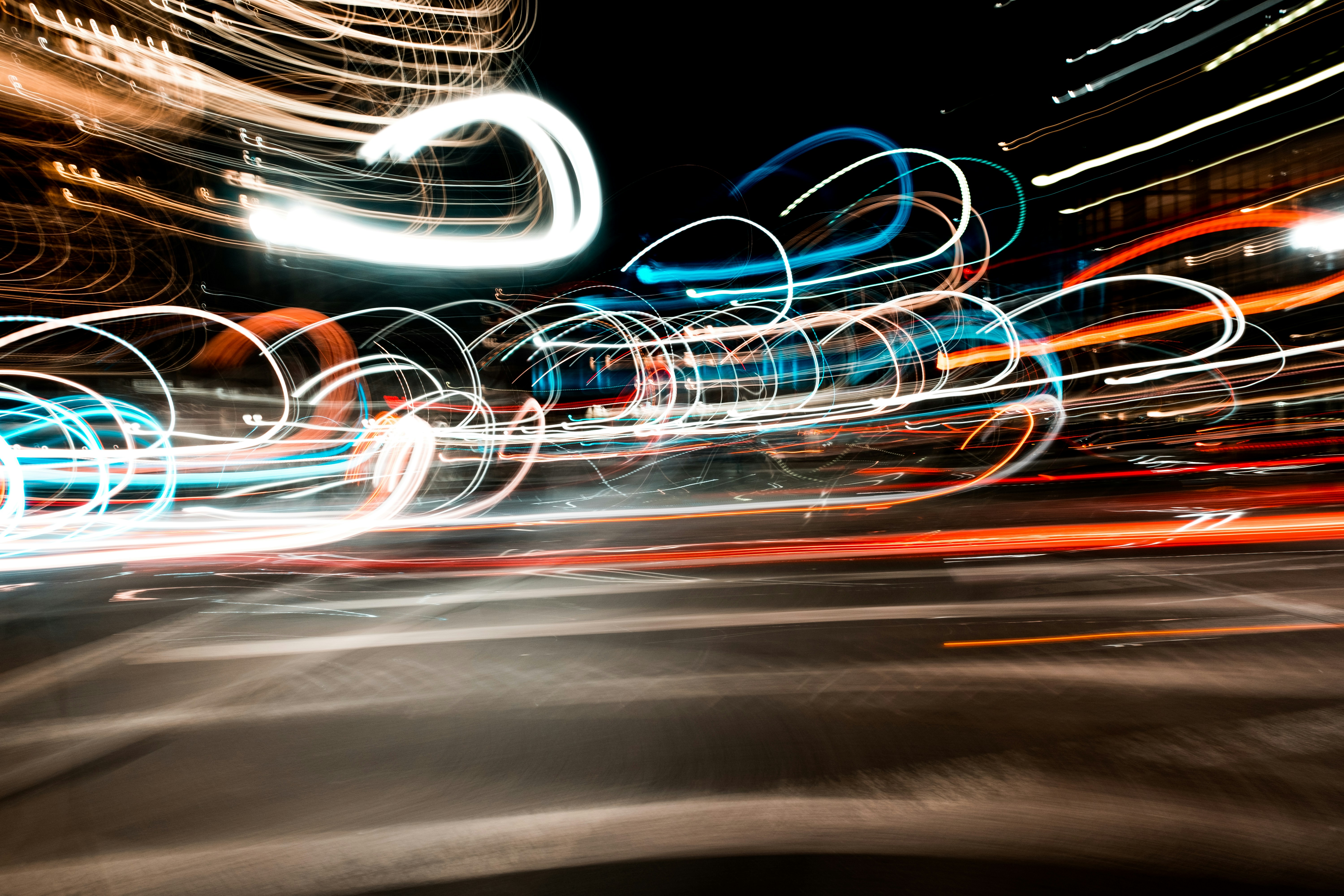 Acelerando los ciclos de desarrollo e implementación de agentes de IA