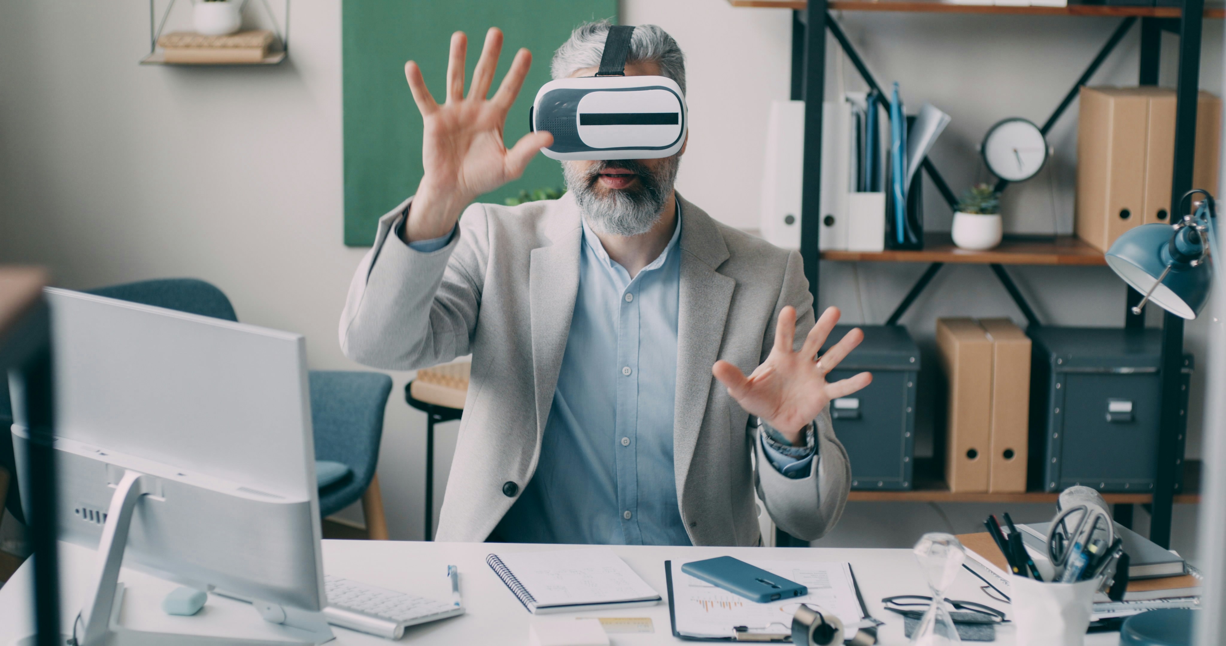 ¿Cómo puede contratar a un empleado virtual de IA aumentar la productividad?