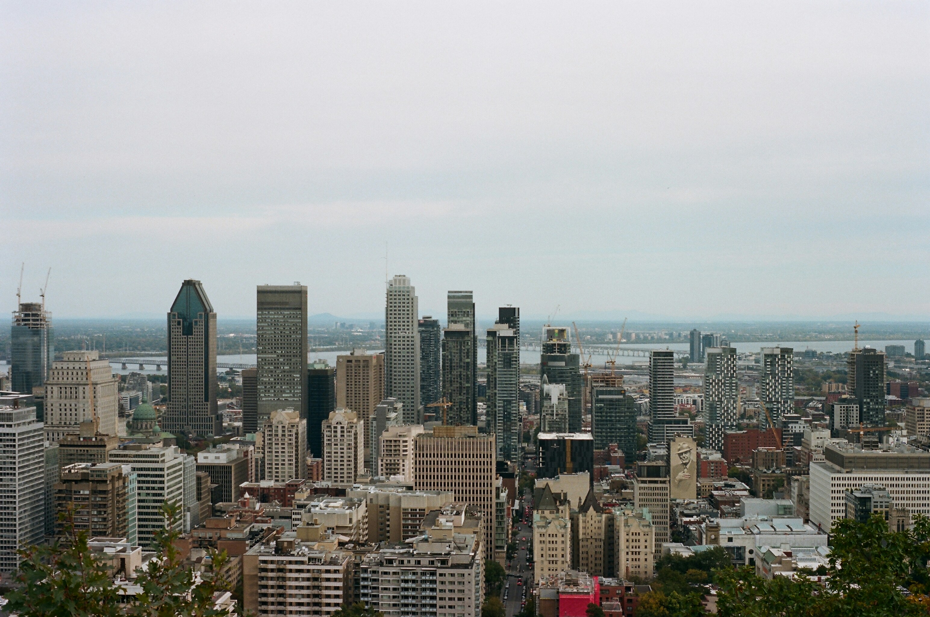 Industrias líderes en contratación en Montreal: dónde encontrar trabajos en 2025