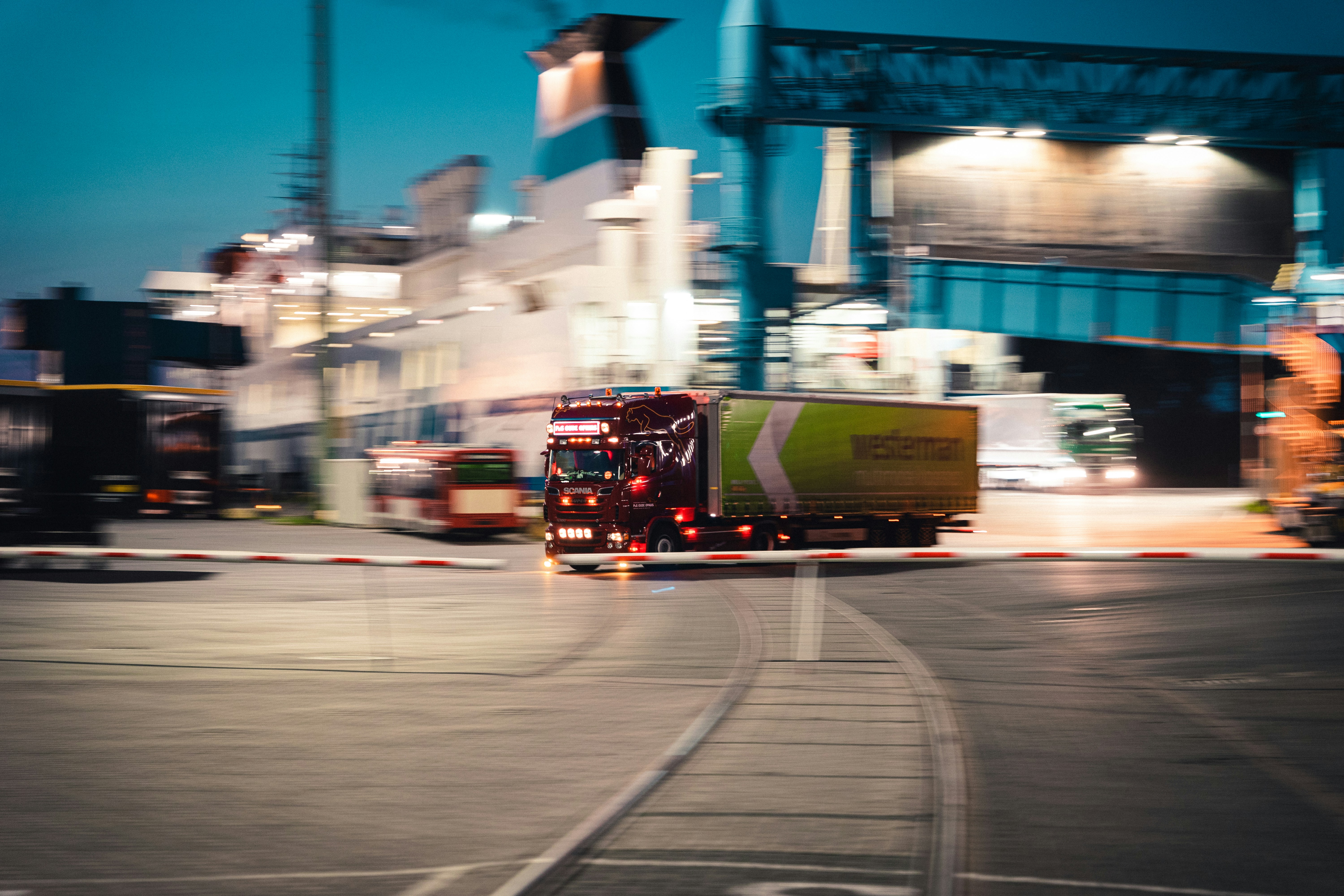 Optimización de operaciones logísticas: Mejores prácticas para la integración de IA