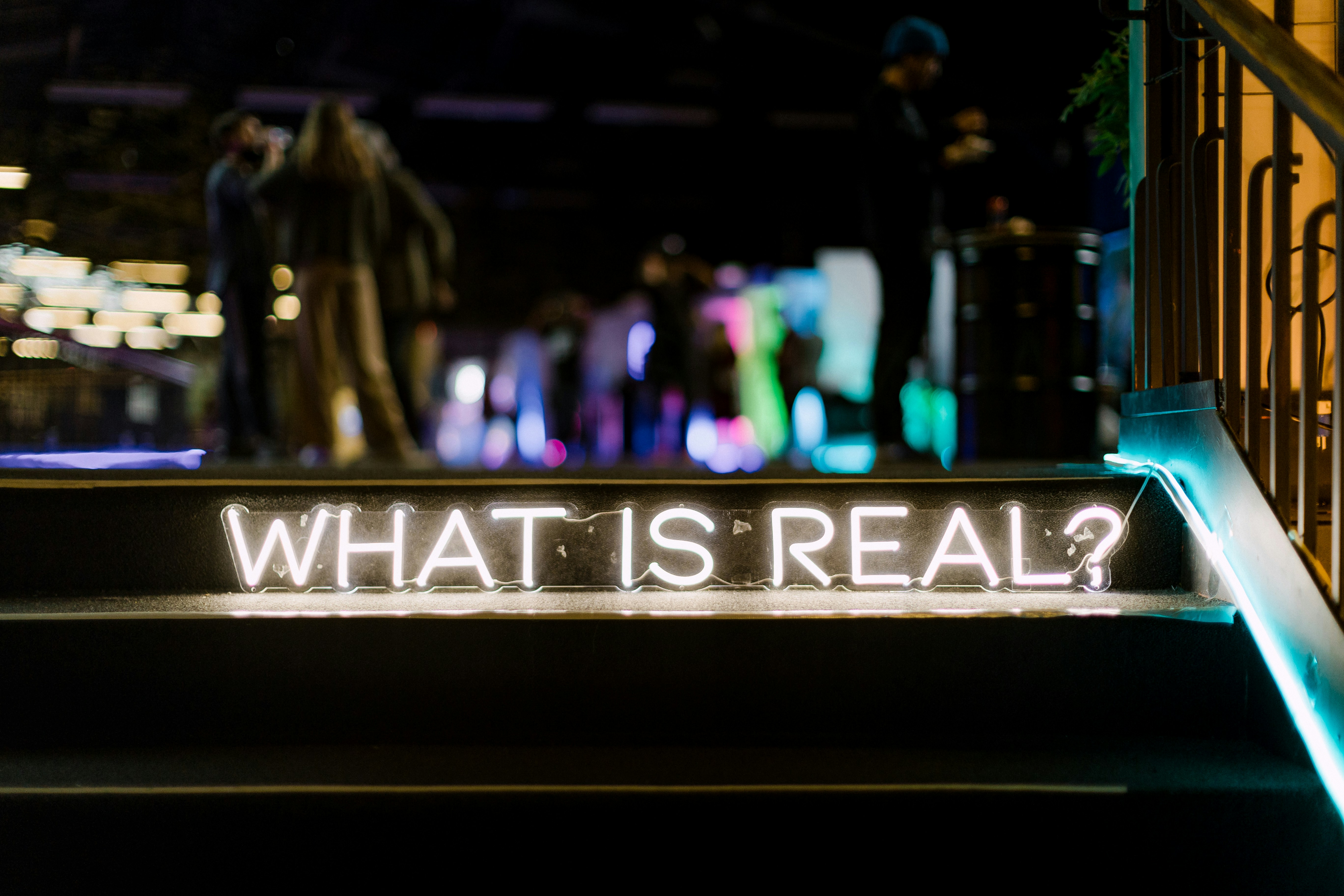 IA de Doble Fuente: Integrando RAG y Búsqueda en Vivo para Respuestas en Tiempo Real