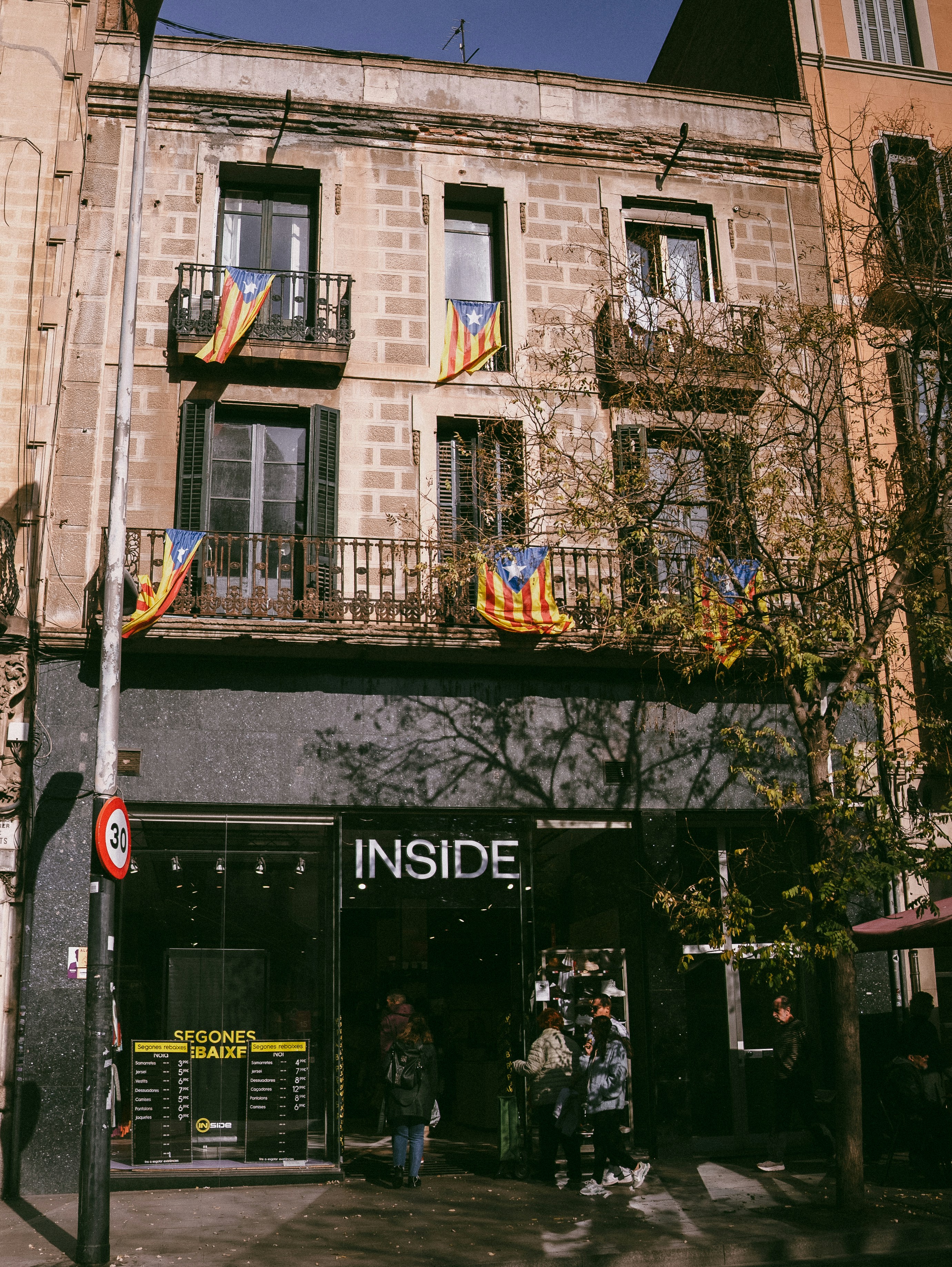 ¿Por qué es esencial la integración de la IA en la industria de la moda en Barcelona en 2024?