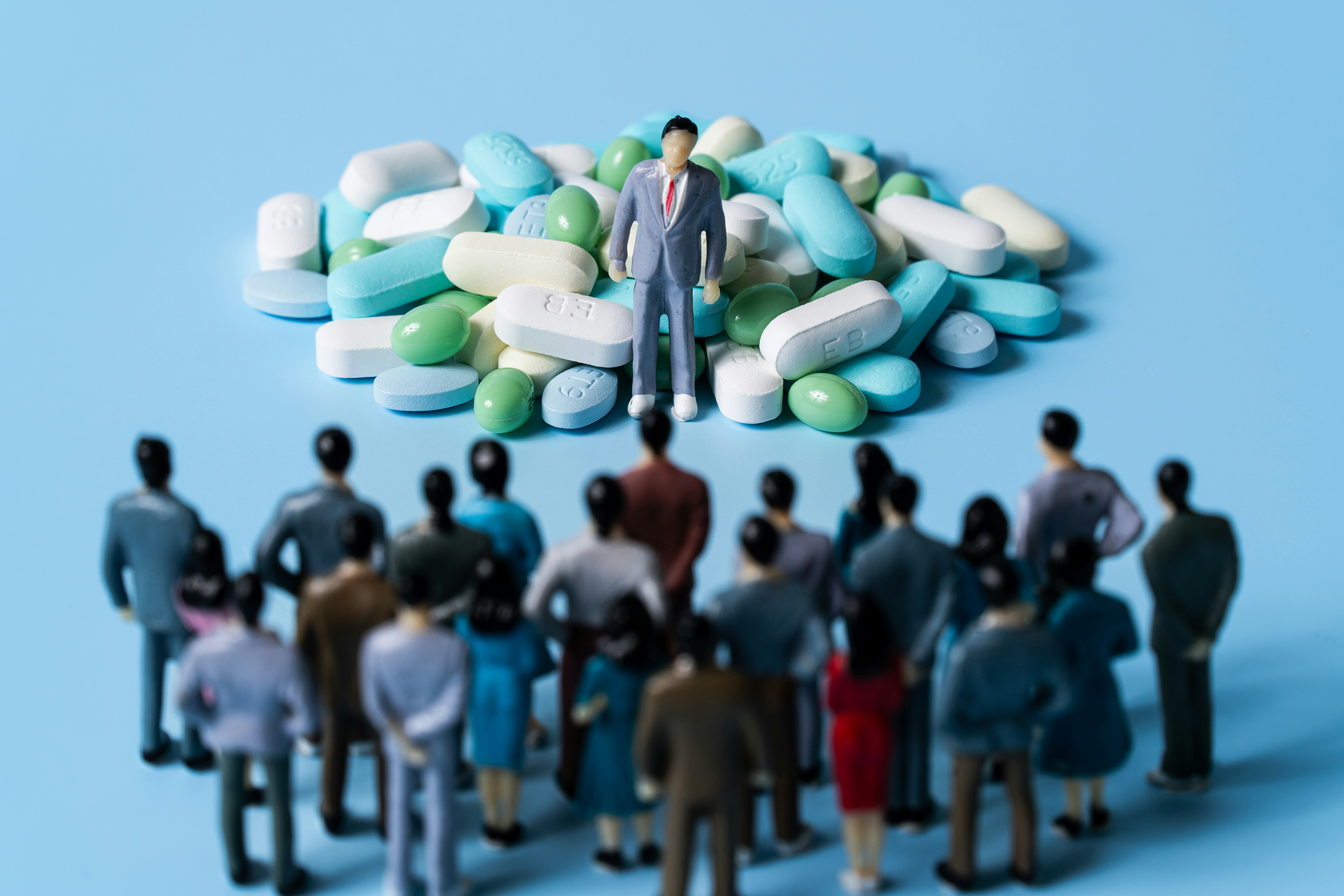 Maximizando la eficiencia en la industria farmacéutica: cómo la inteligencia artificial puede potenciar las soluciones de software de gestión