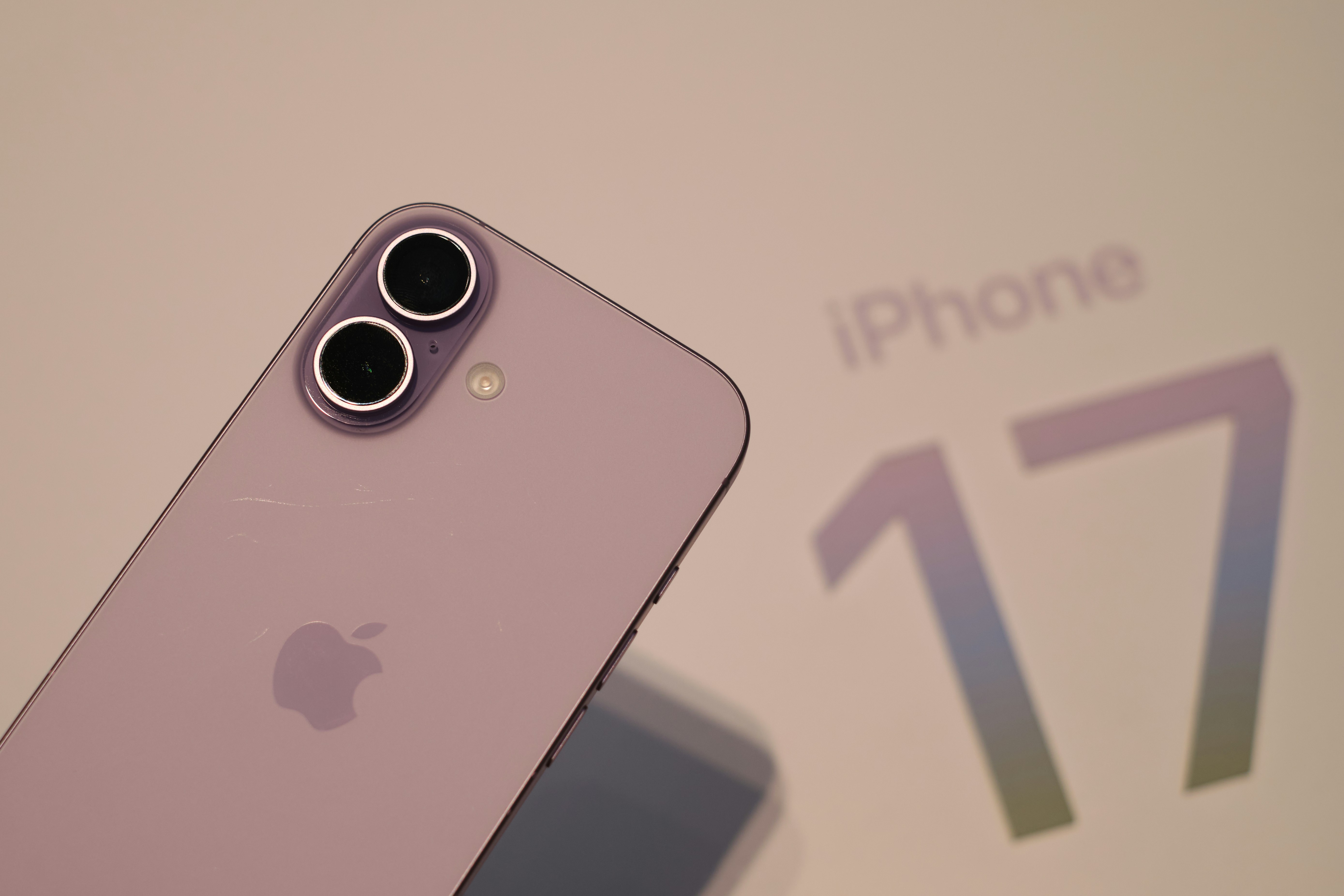 iOS 27 llega con Siri impulsada por Gemini y corrige Liquid Glass