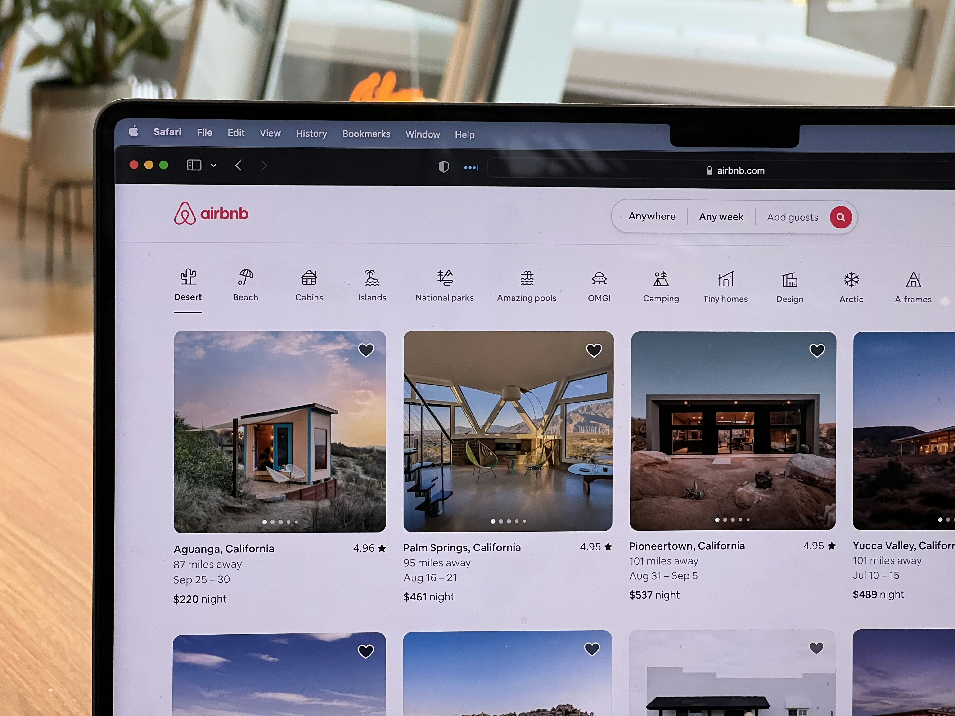 JourneyFormer: Modelado de secuencias para el viaje en Airbnb