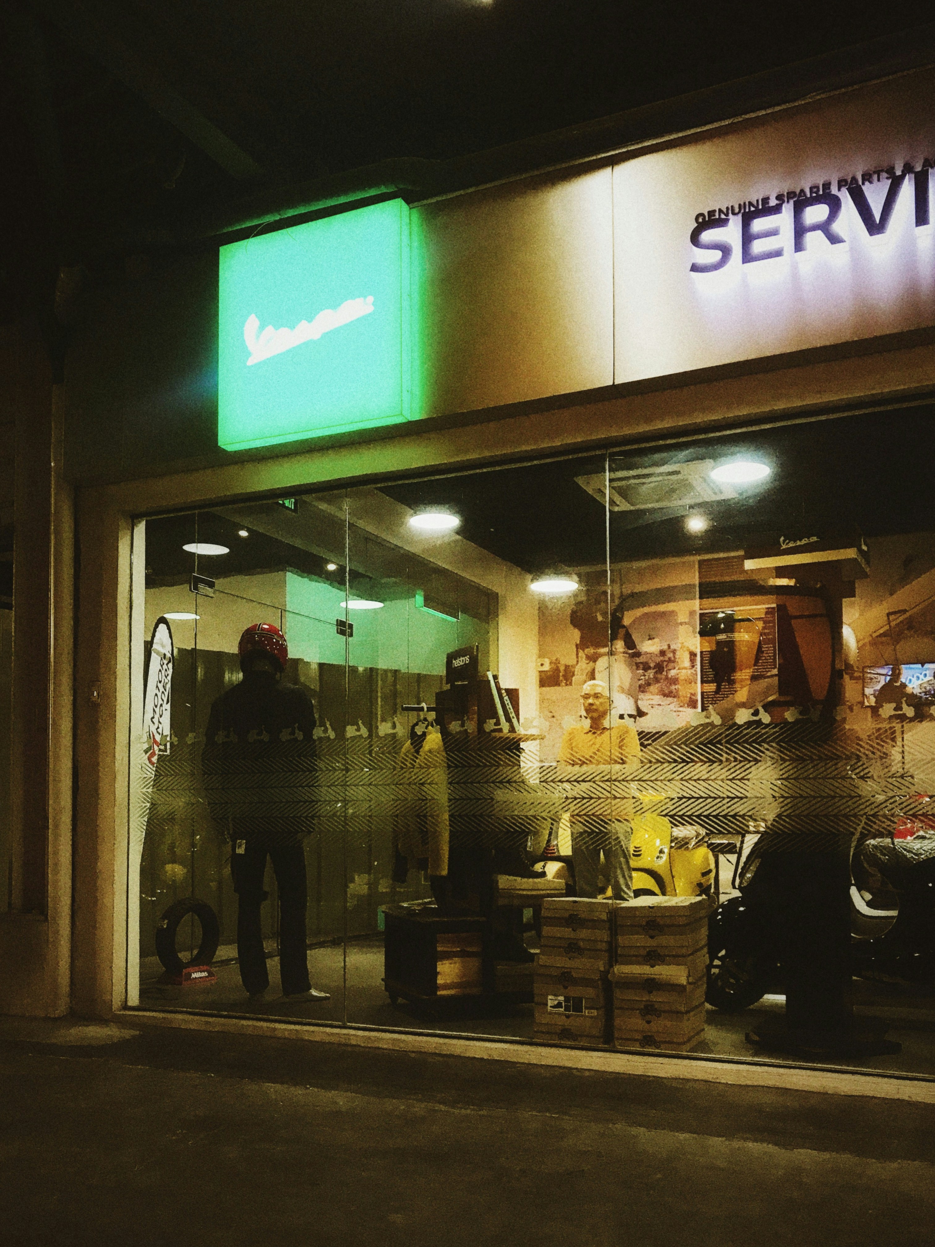 KVServe: Compresión de caché KV consciente del servicio para un servicio de LLM desagregado eficiente en comunicación