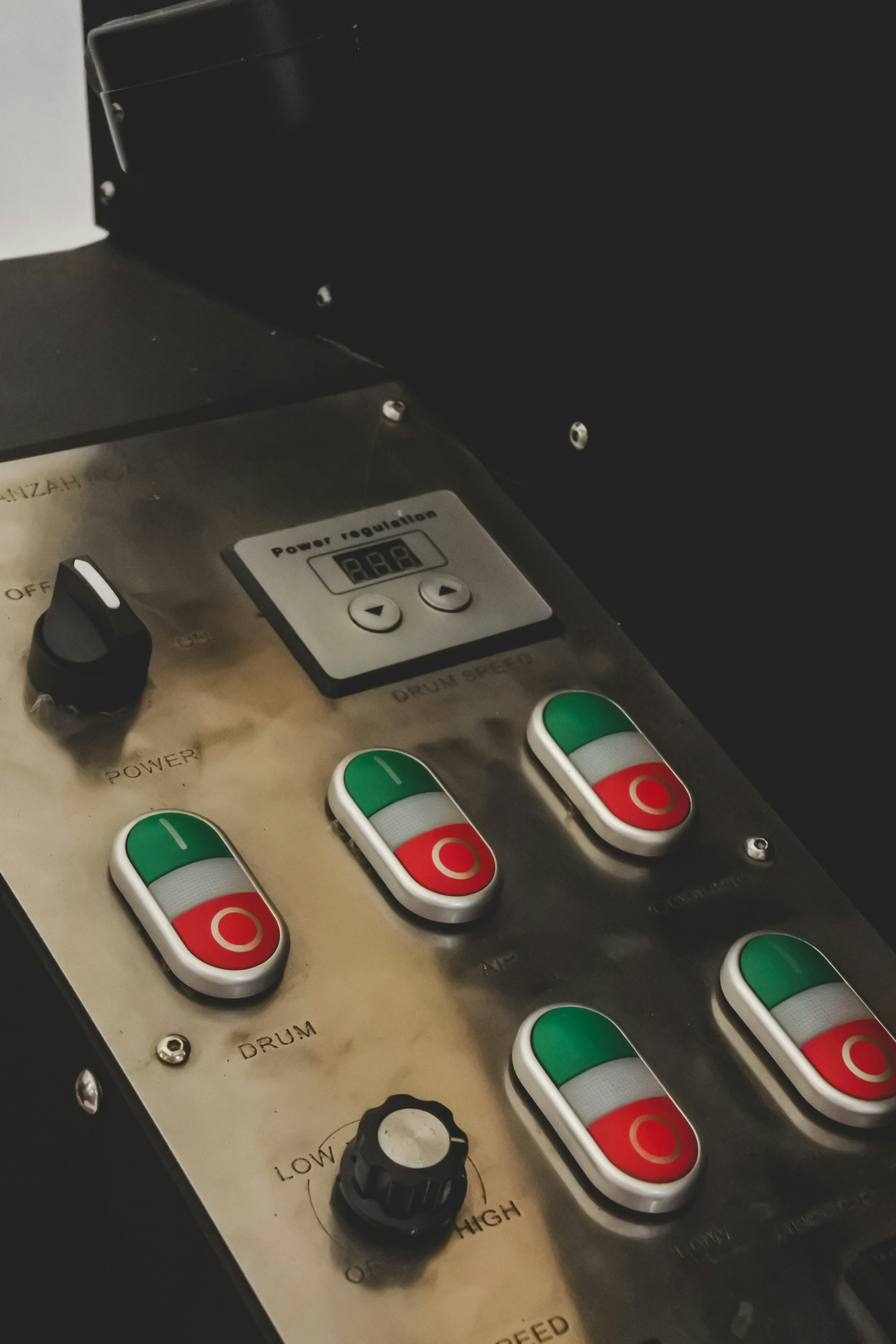 ¿Ayuda la automatización de paneles a reducir errores humanos?