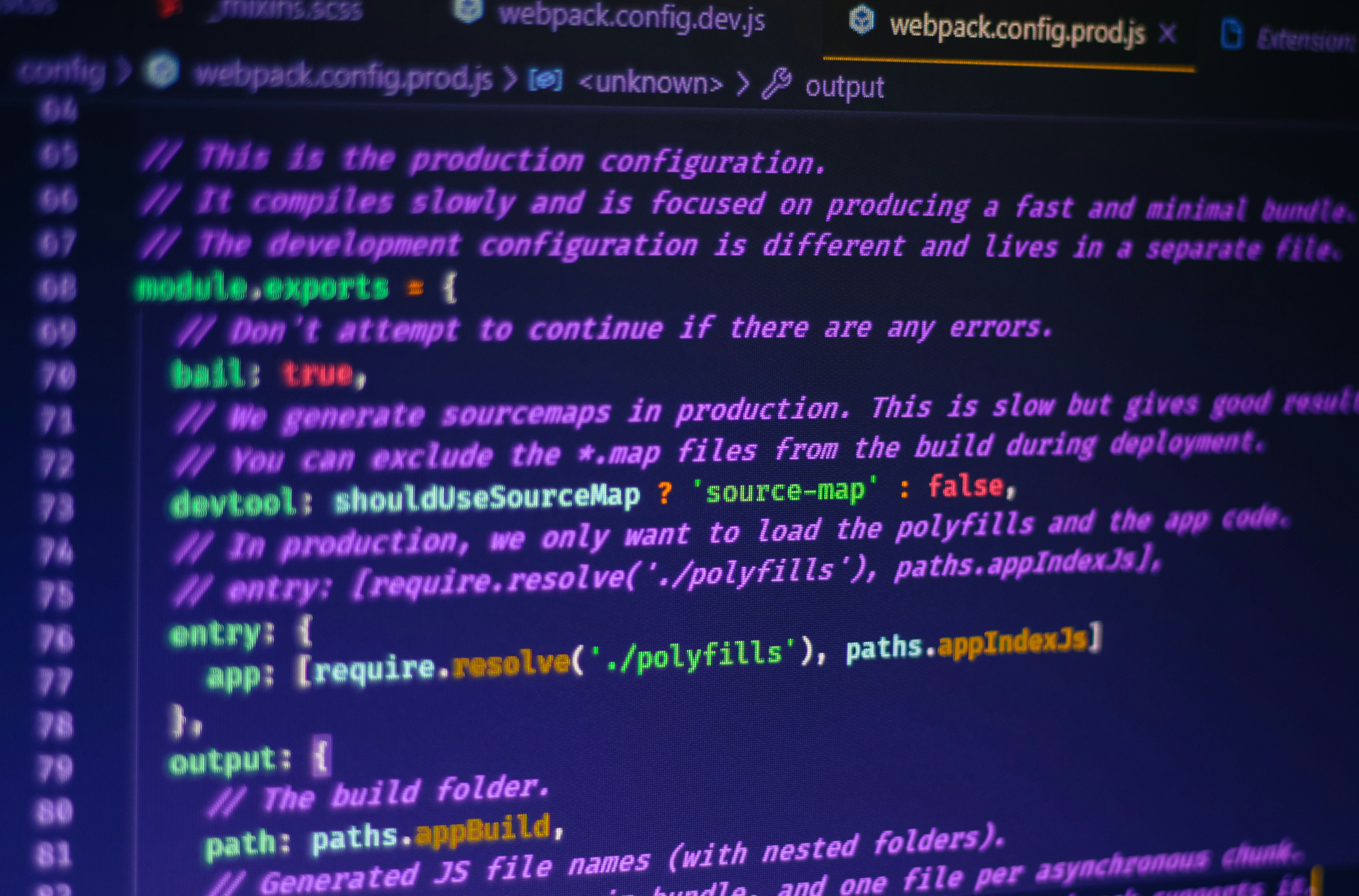 ¿La programación cumple con las regulaciones de protección de datos?