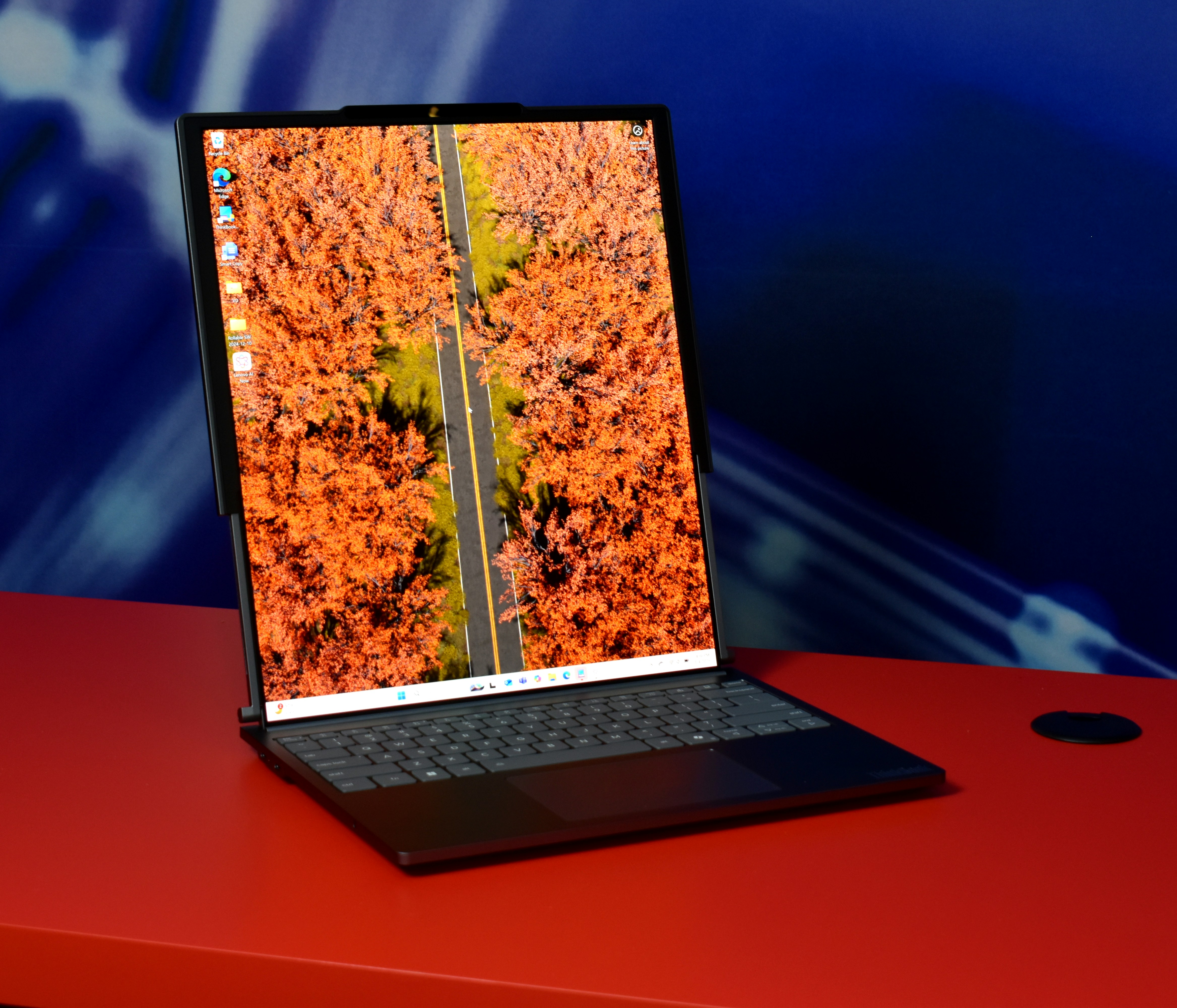 Lenovo presenta la actualización de 2026 de su laptop convertible Yoga 9i 2 en 1 en el MWC