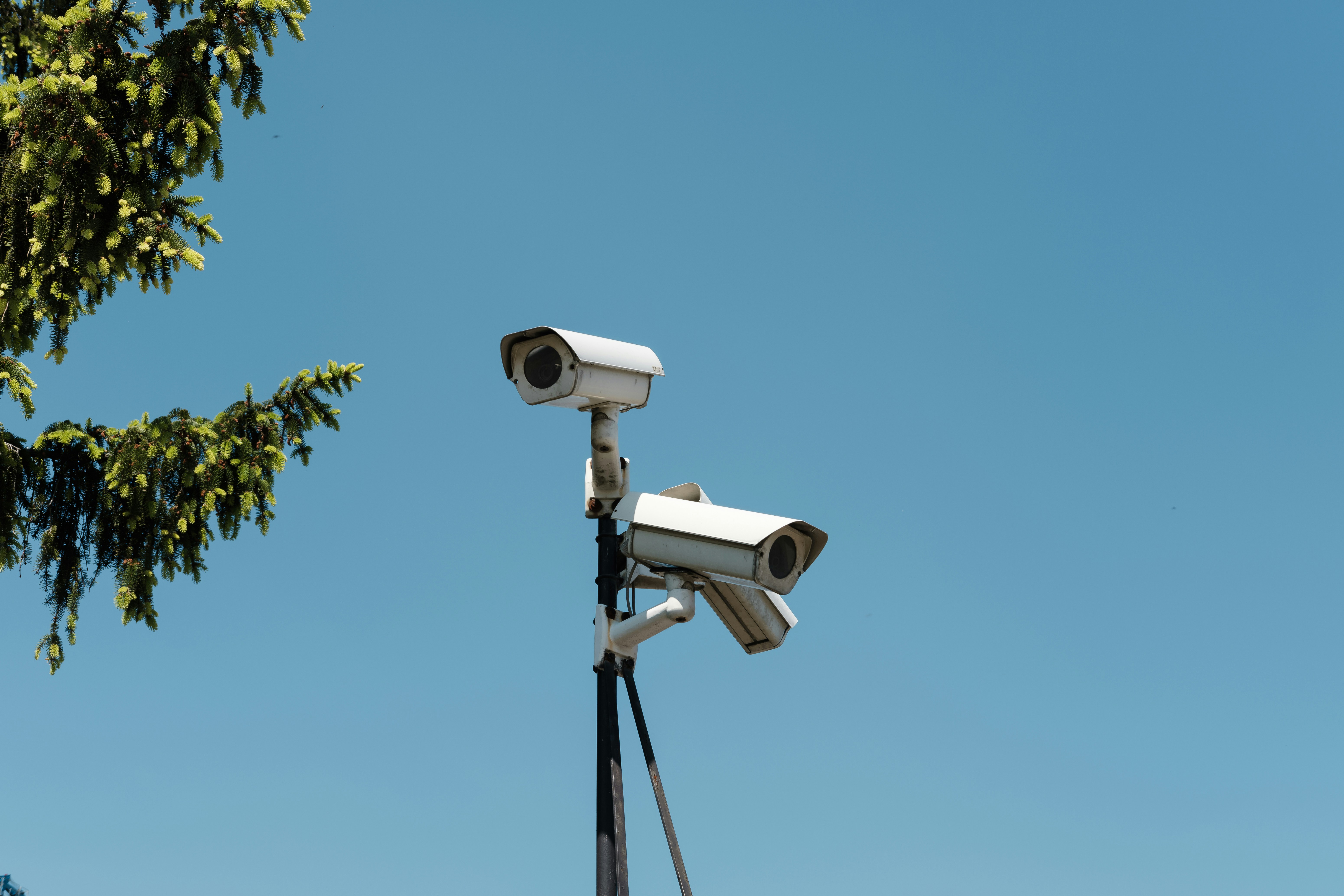 Una ley de escuchas sin orden judicial está por expirar, pero las redes de vigilancia no se apagan