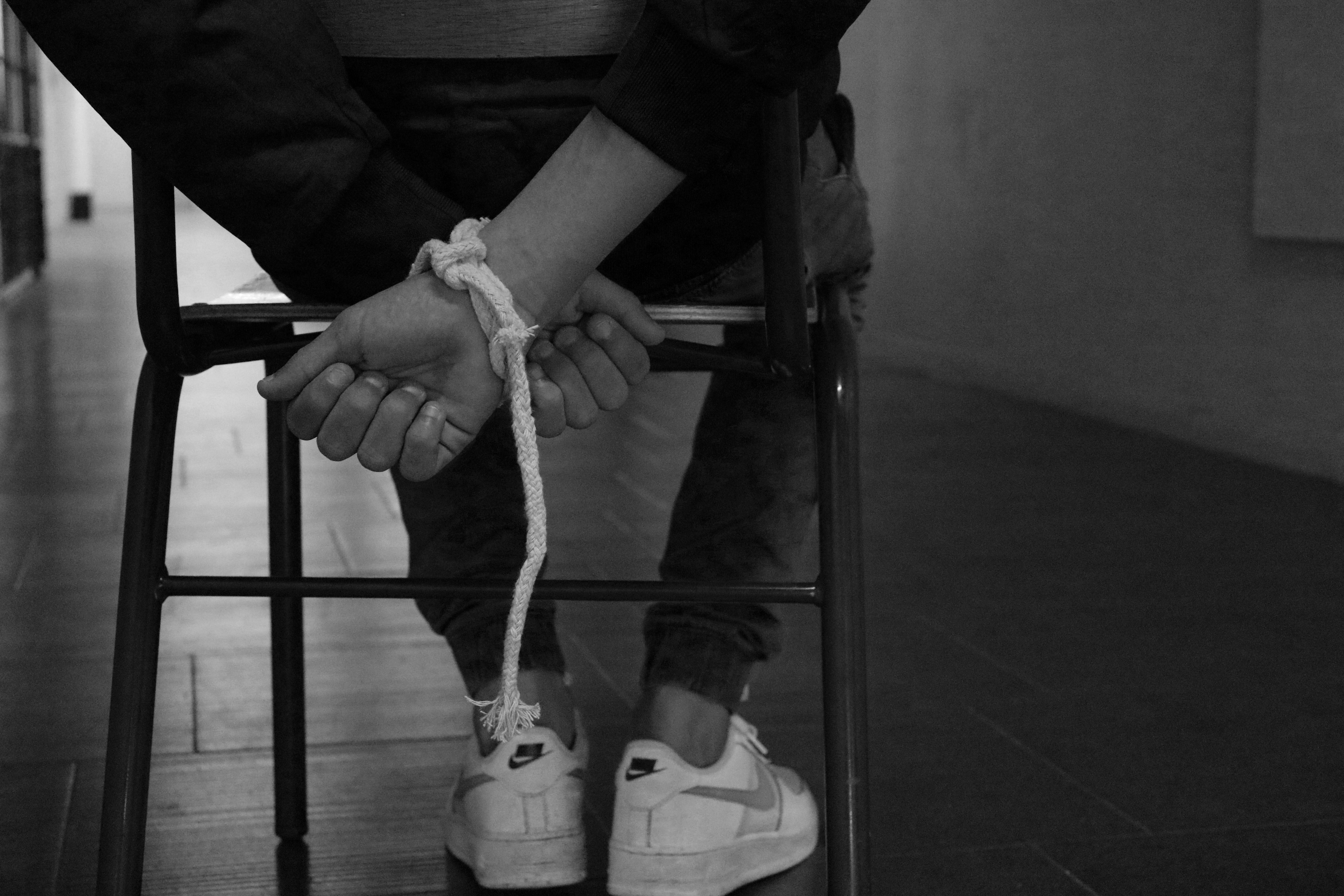 Sockpuppetting: Liberación de LLMs mediante la combinación de prellenado y optimización