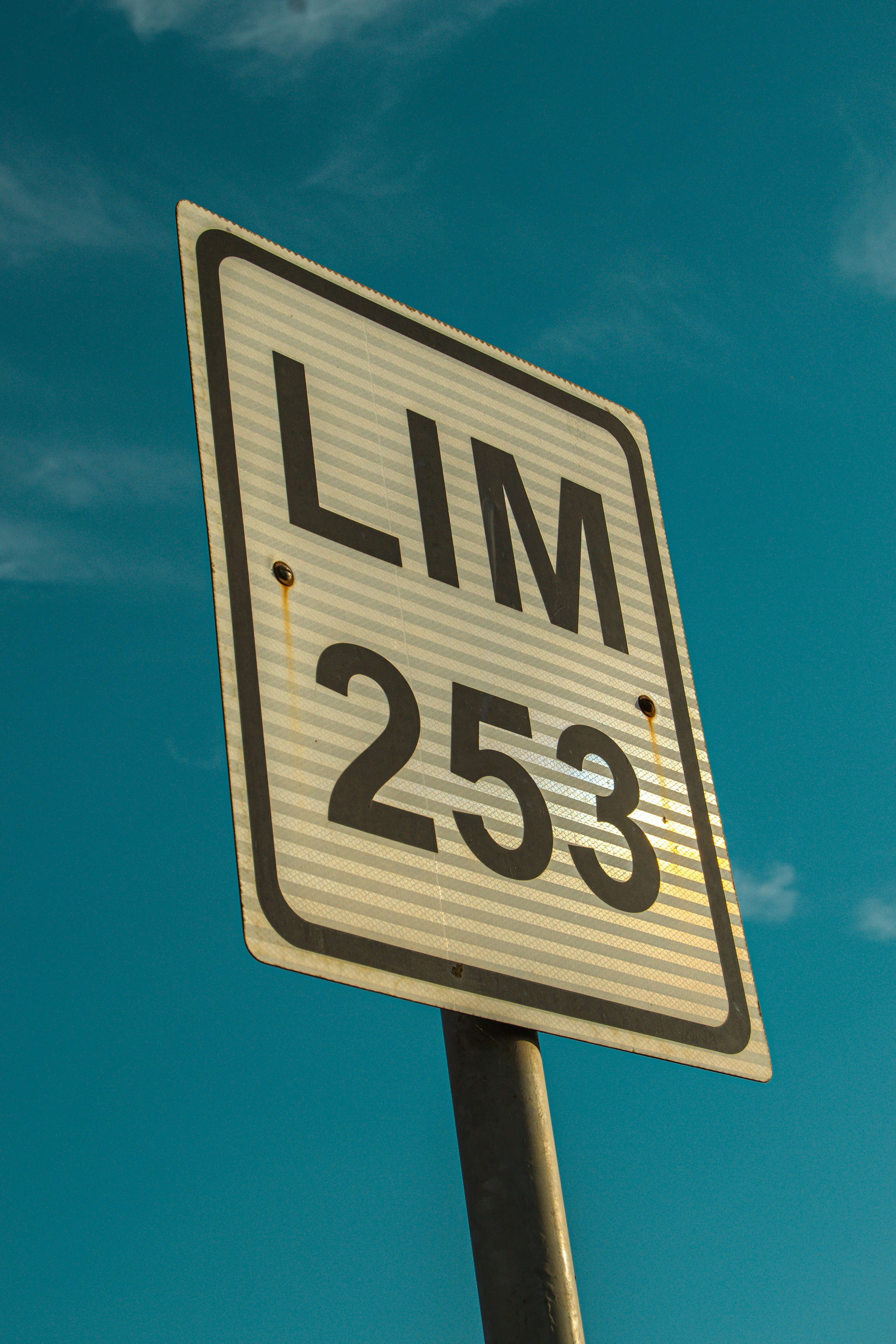 Mejores rastreadores de visibilidad LLM para 2025: Sigue tu marca en la búsqueda de IA