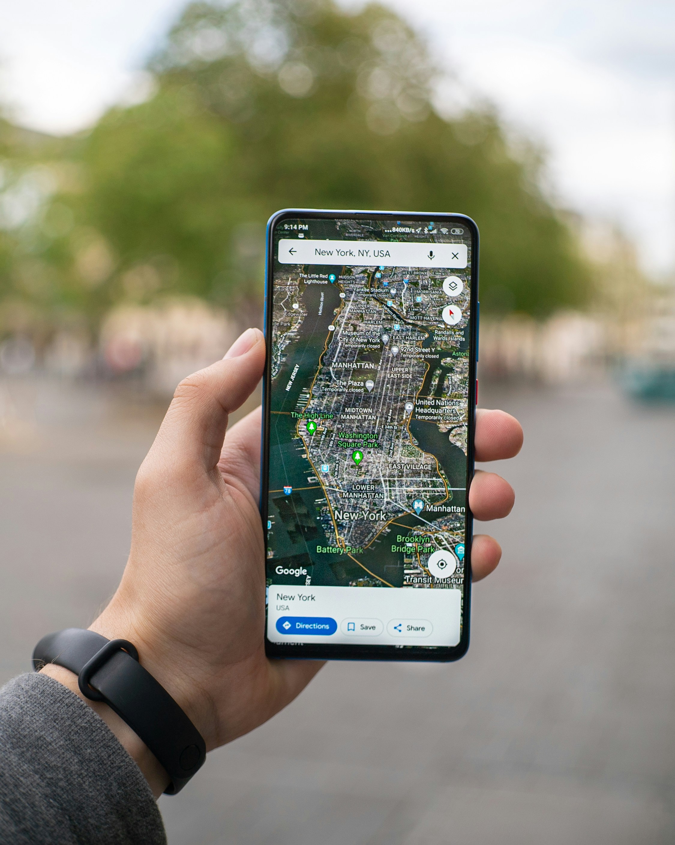 m2sv: Benchmark escalable para razonamiento espacial mapa-vista callejera
