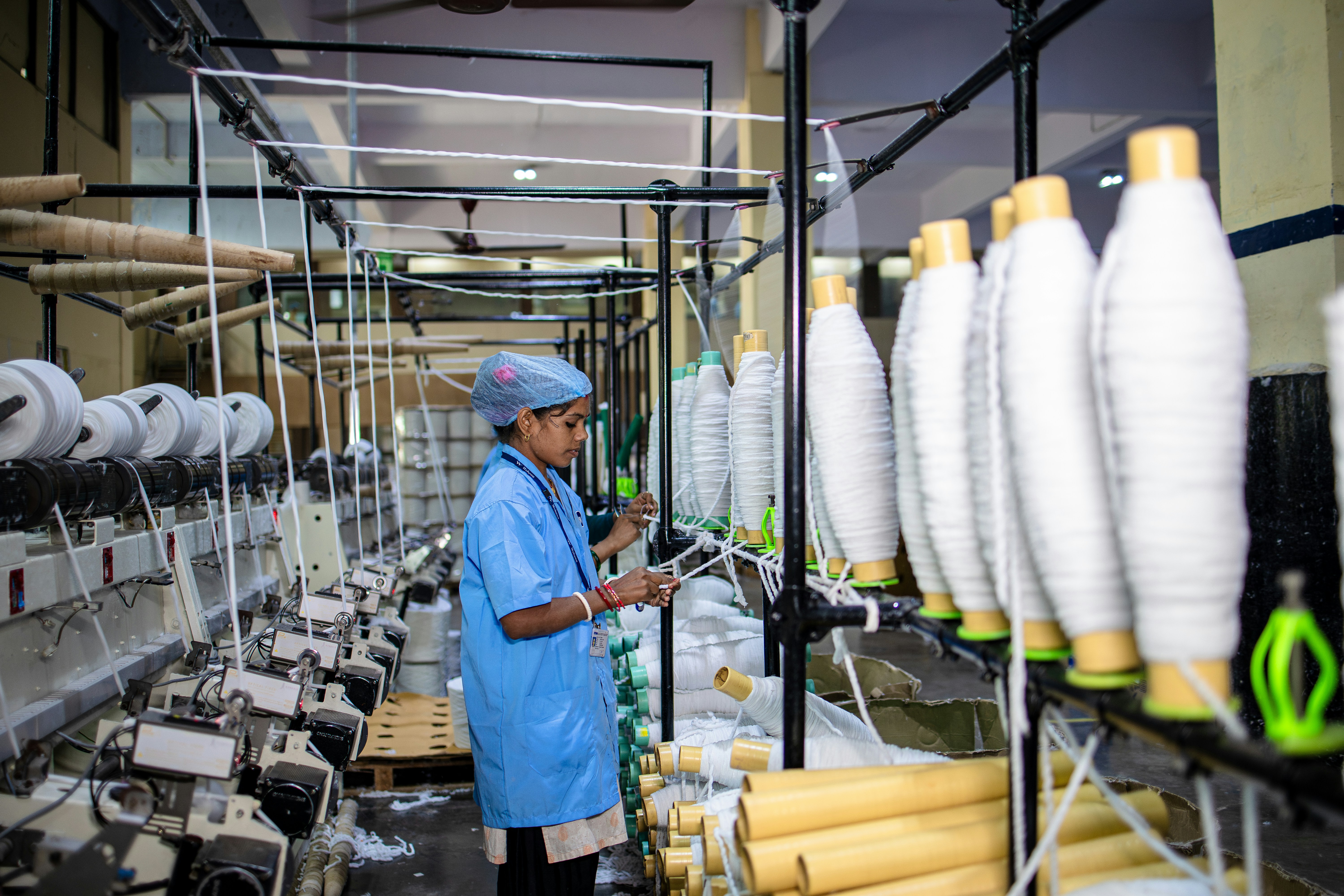 Fabricantes abrazan la producción local para superar las tensiones en la cadena de suministro