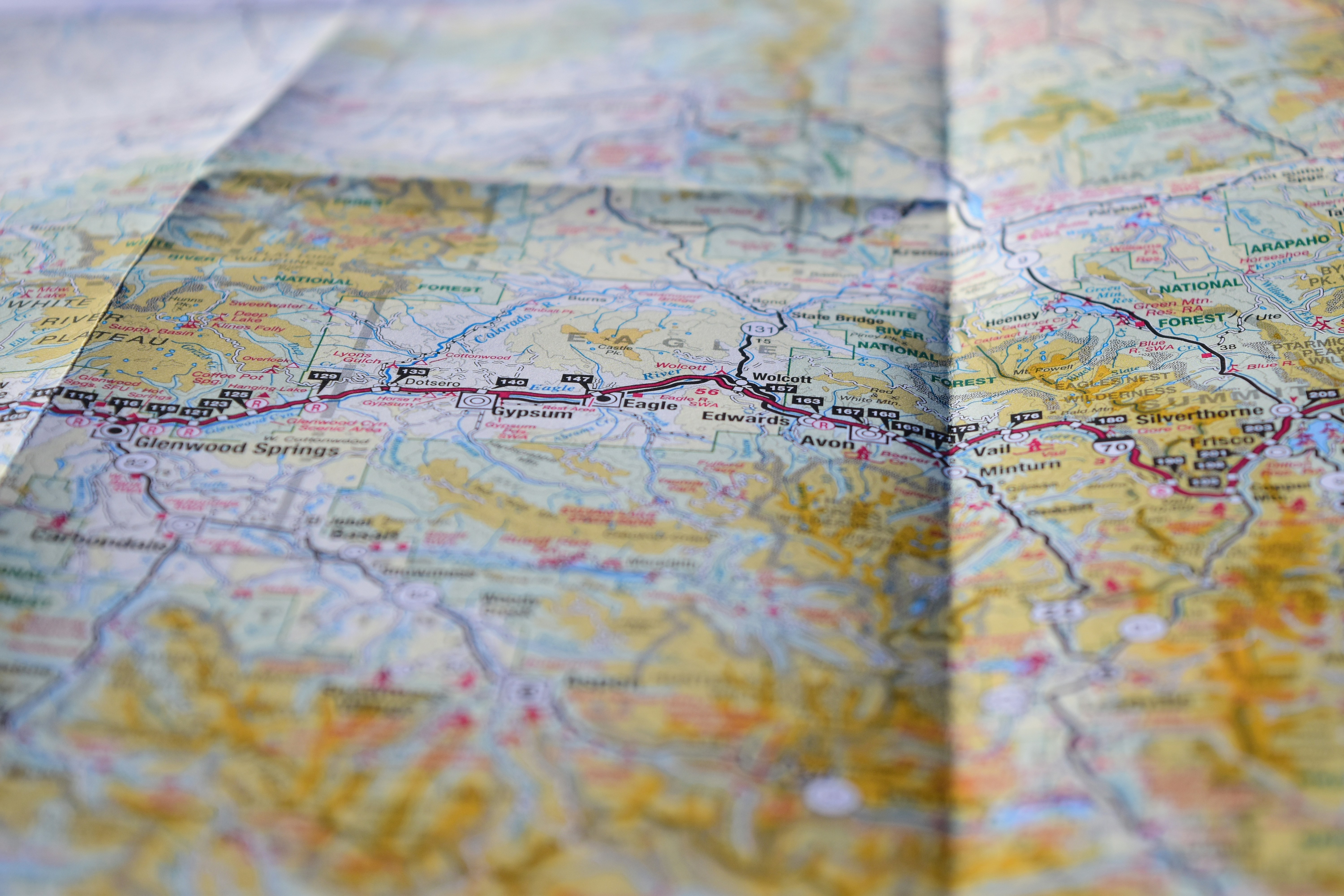 MapDream: Aprendizaje de mapas basado en tareas para navegación visual-lingüística