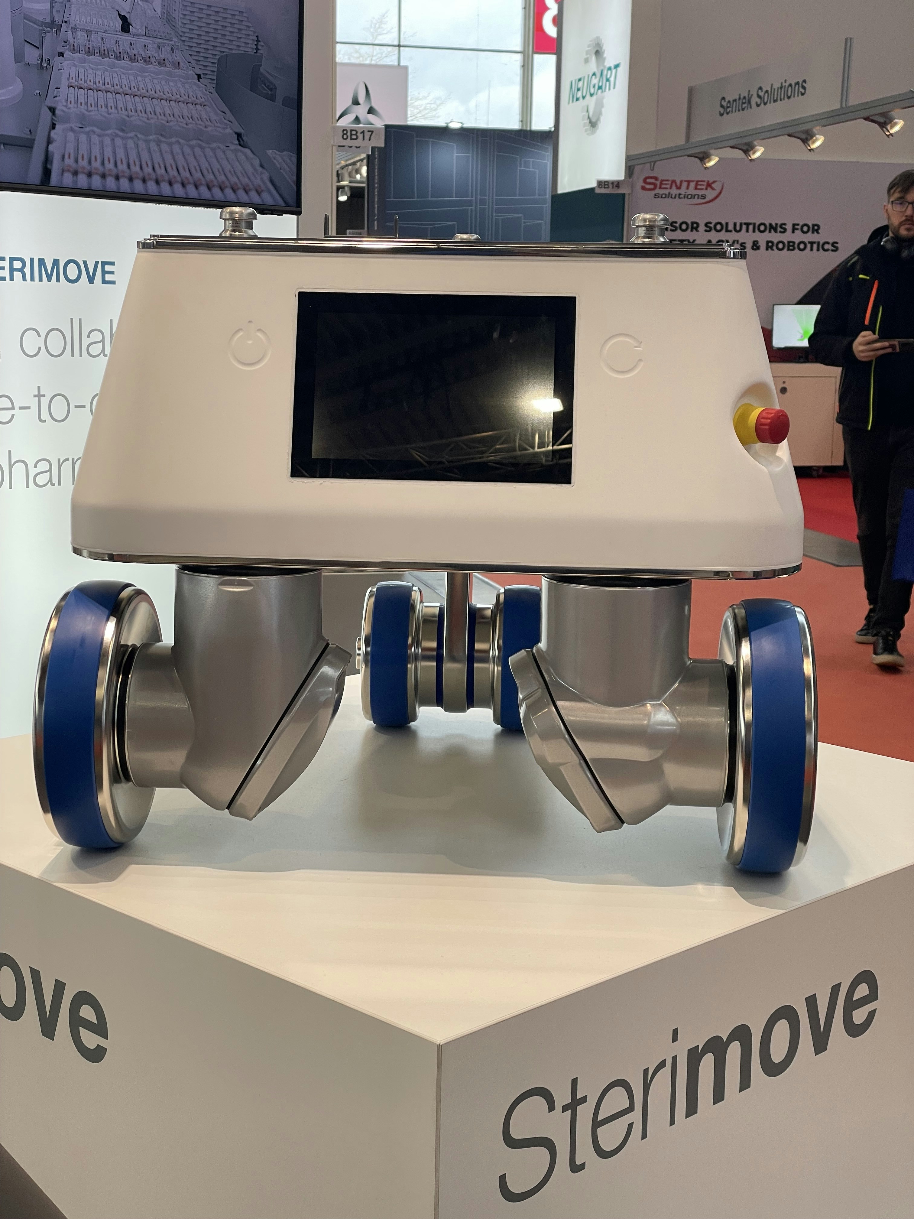 Un marco de autonomía semántica para robots móviles de interior integrados con VLM: razonamiento determinista híbrido y memoria adaptativa entre robots