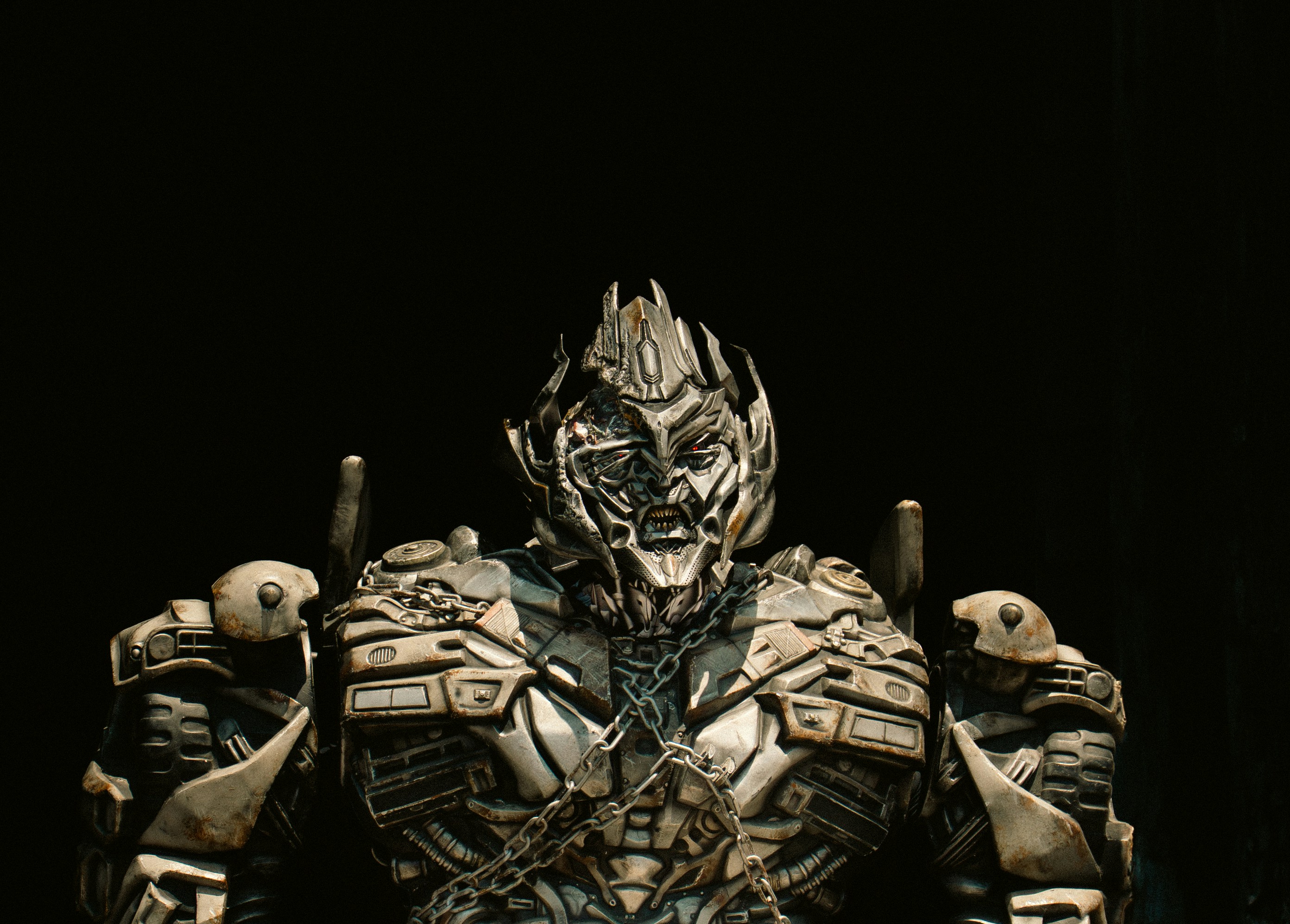 Máscaras de Canal Impulsadas por Conjuntos de Datos en Transformers para Series Temporales Multivariadas