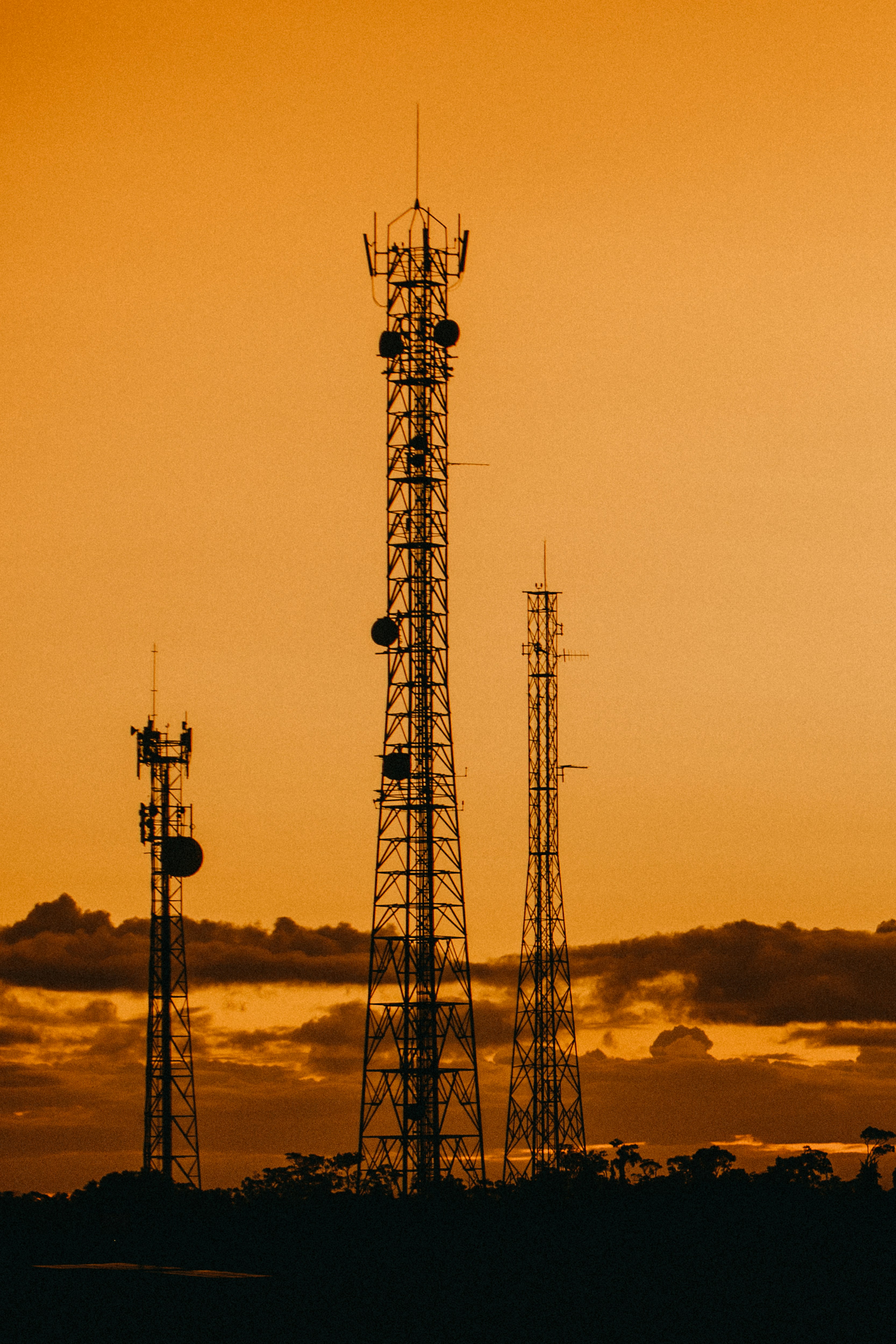 Maximizando ROI: Guía de las Compañías de Telecomunicaciones para Implementar el Desarrollo de ERP