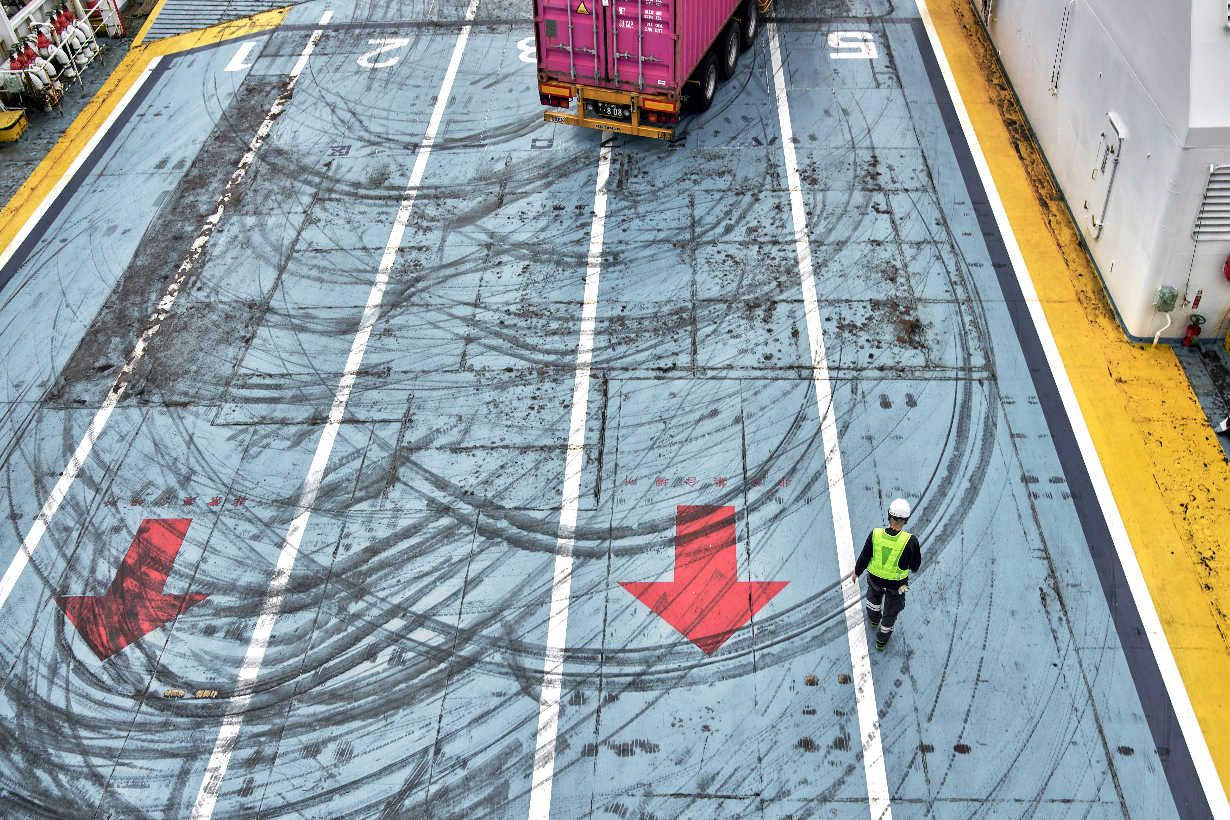 ¿Qué medidas garantizan la confiabilidad del seguimiento automatizado de entregas internacionales?