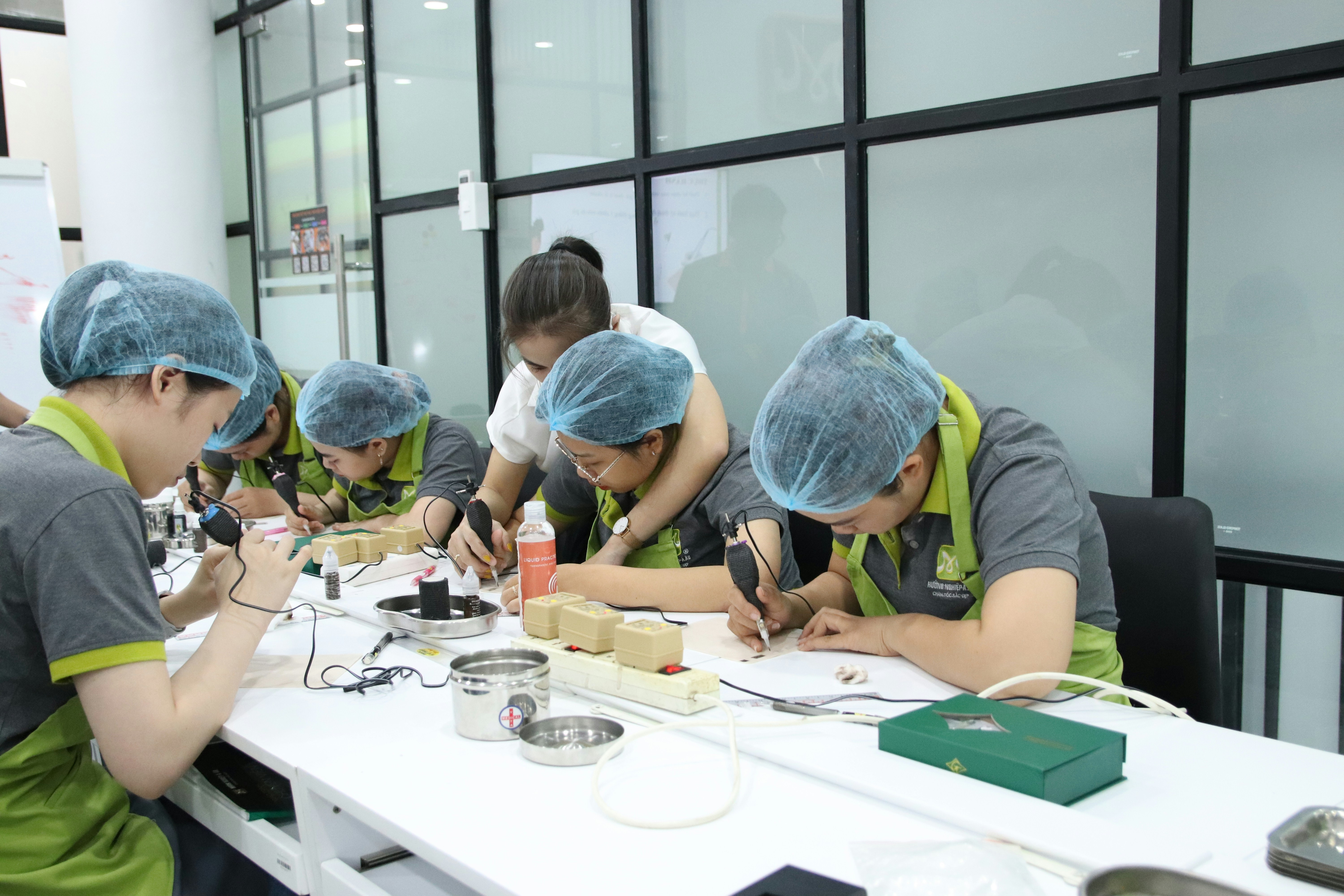 ¿Qué medidas garantizan la confiabilidad del desarrollo personalizado de SaaS?