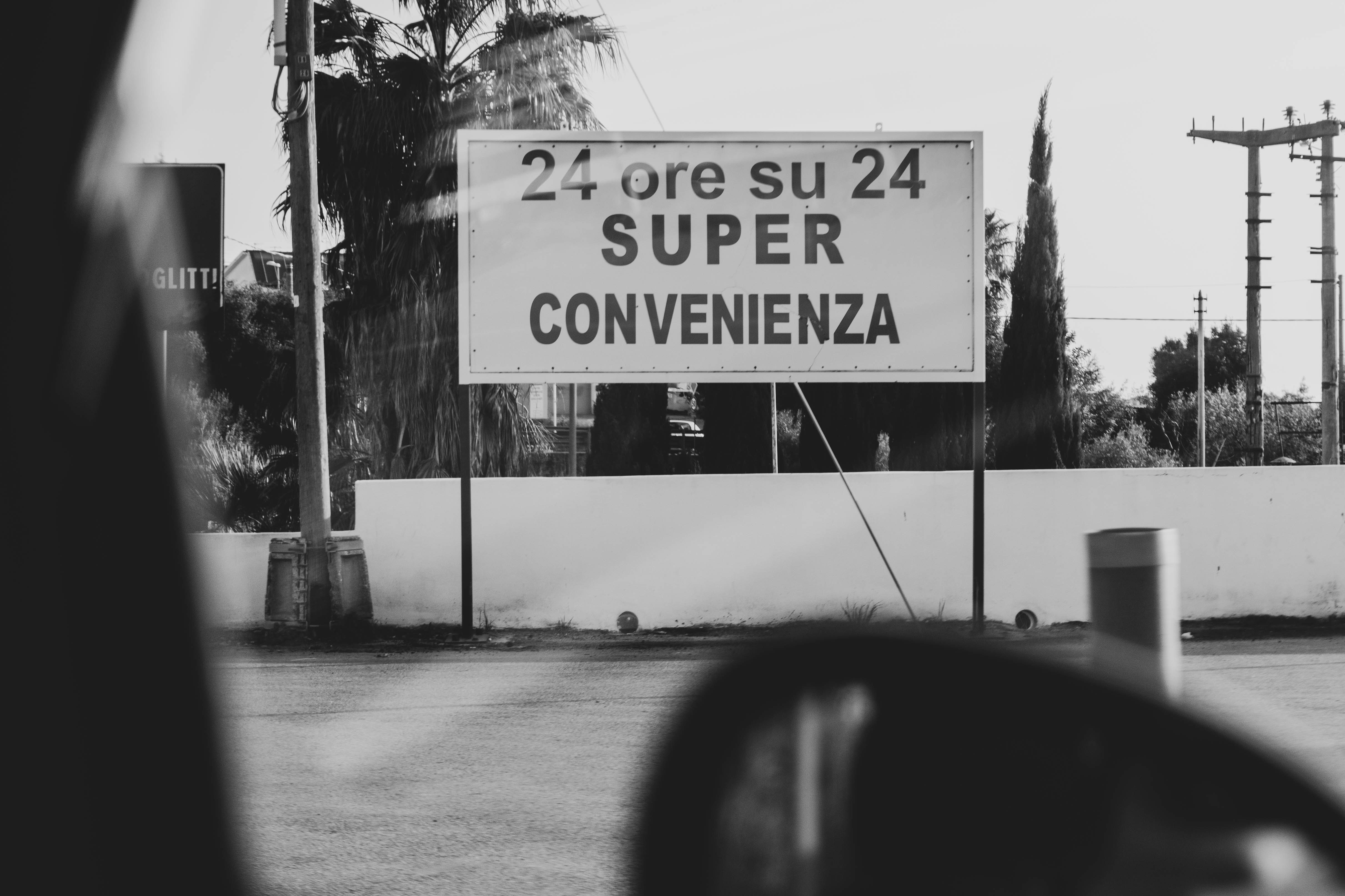 Aprendizaje auto-supervisado de grafos basado en corrupción de frecuencia