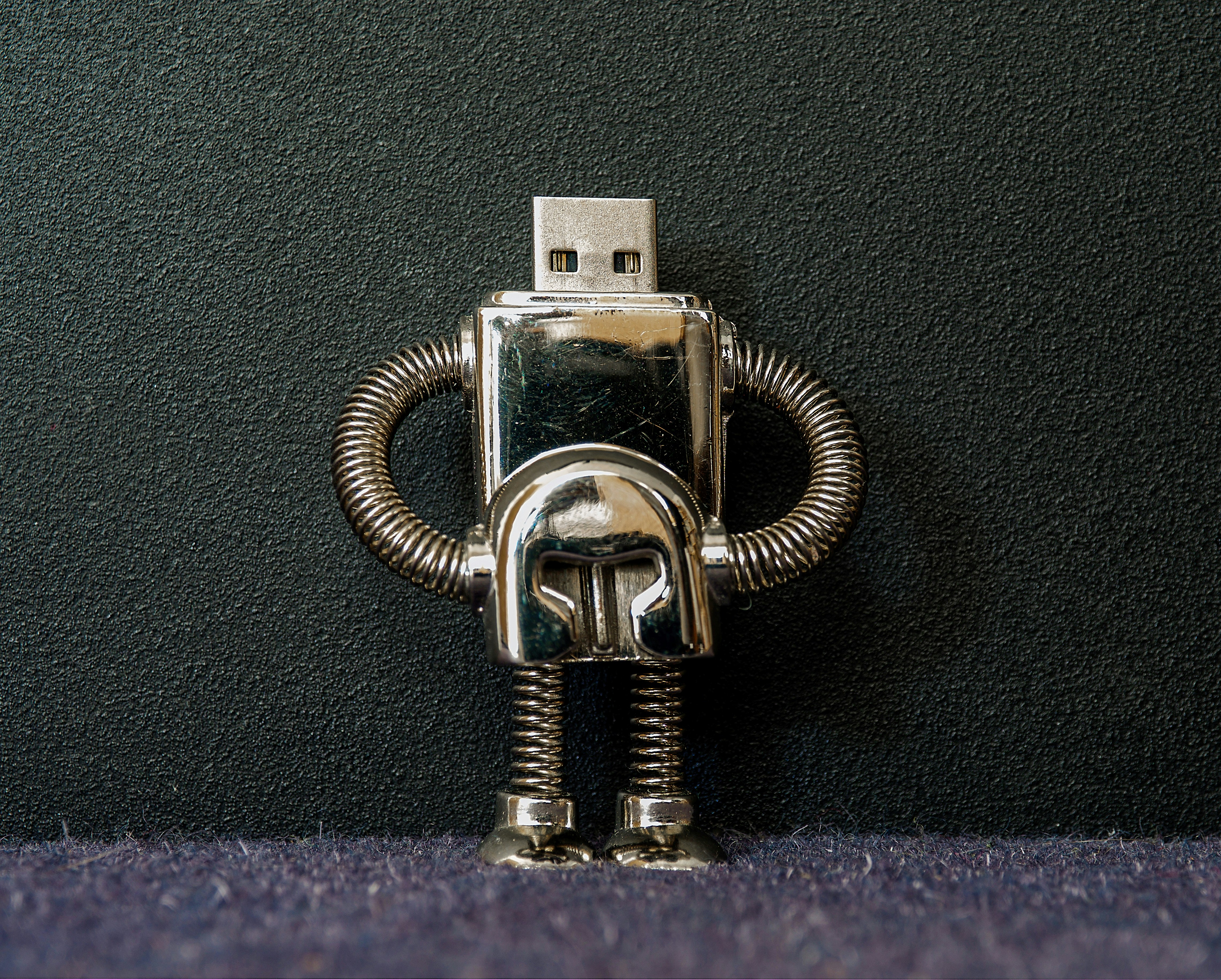 Memoria como activo que se agota: precio de resistencia flash en robots