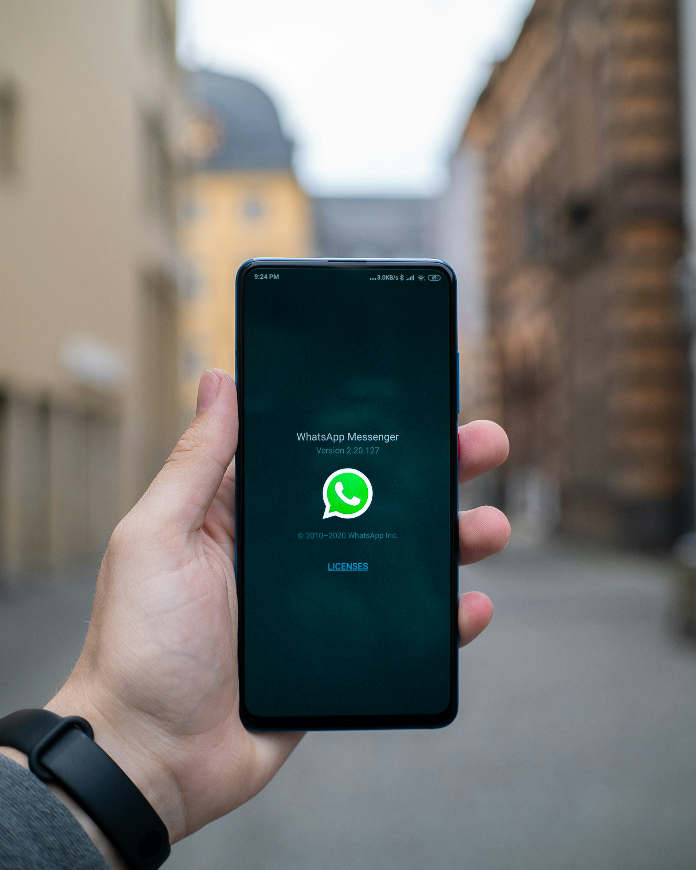 Meta bloquea ataque phishing de NSO Group en WhatsApp y presenta orden desacato