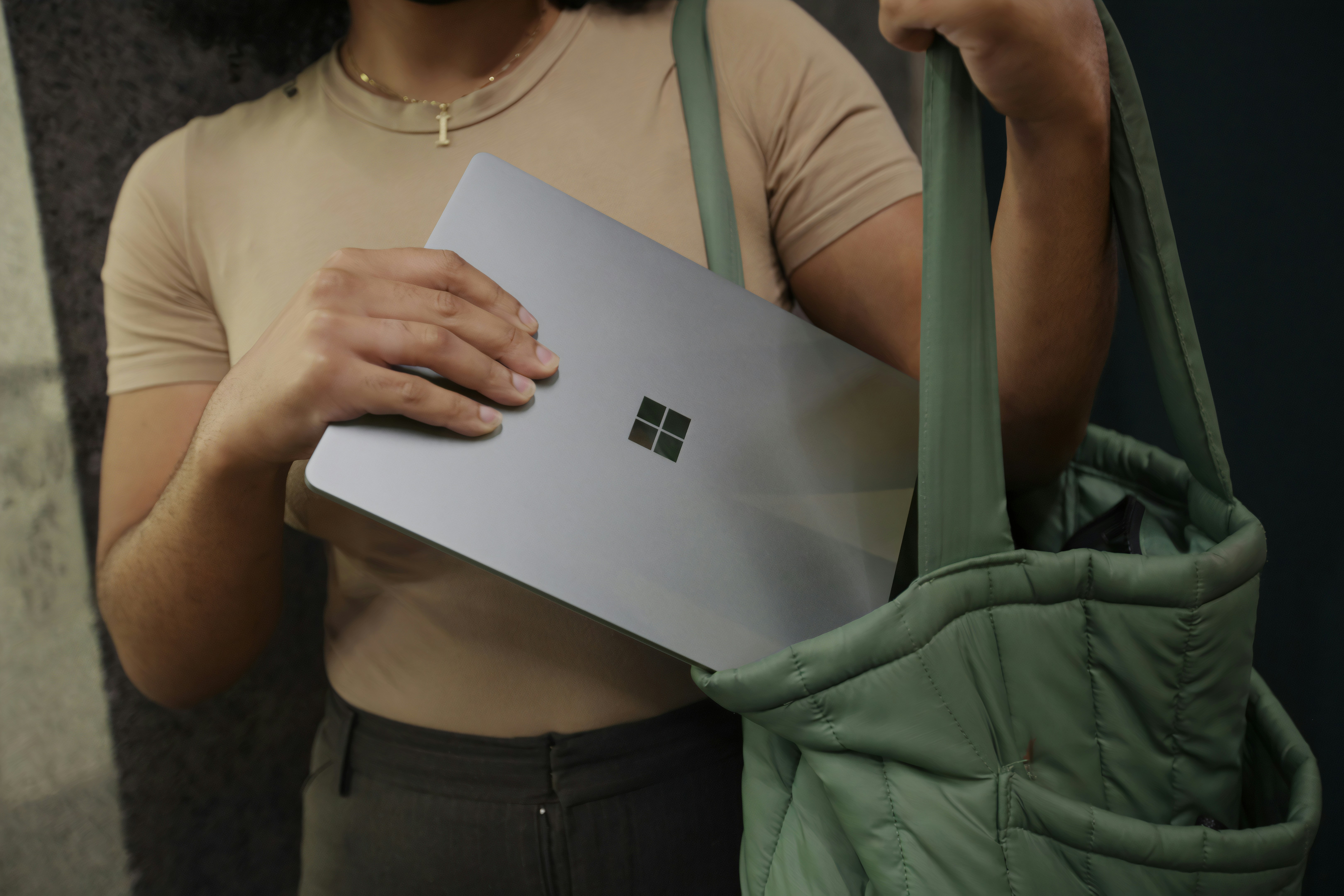 Microsoft supuestamente tiene la mira en la categoría E7 para hacer que agentes de inteligencia artificial paguen su camino, al igual que los humanos que reemplazarán
