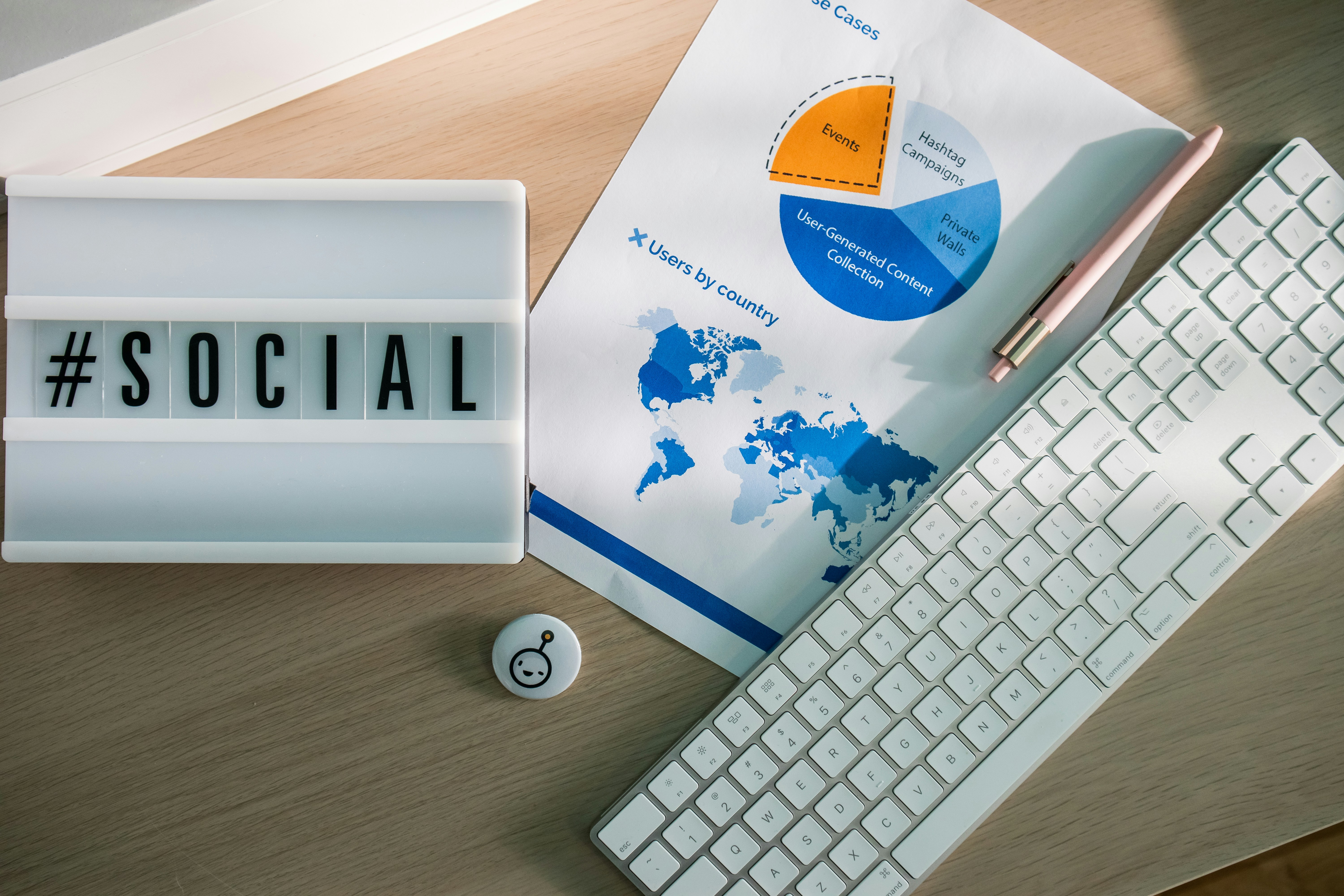 Evaluación y mitigación de la descalibración en LLMs para ciencia social