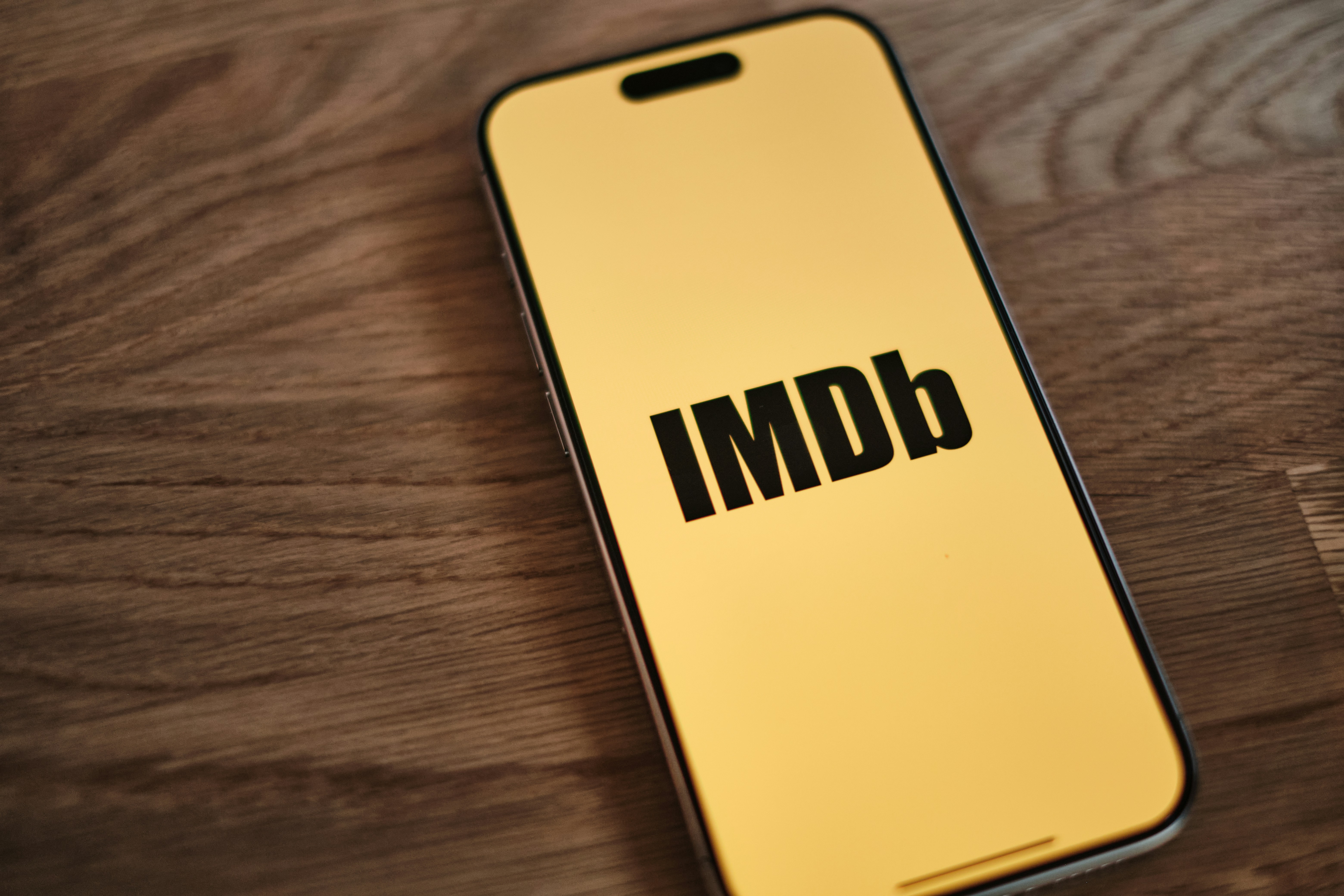 MobileDev-Bench: Un punto de referencia para la resolución de incidencias en el desarrollo de aplicaciones móviles