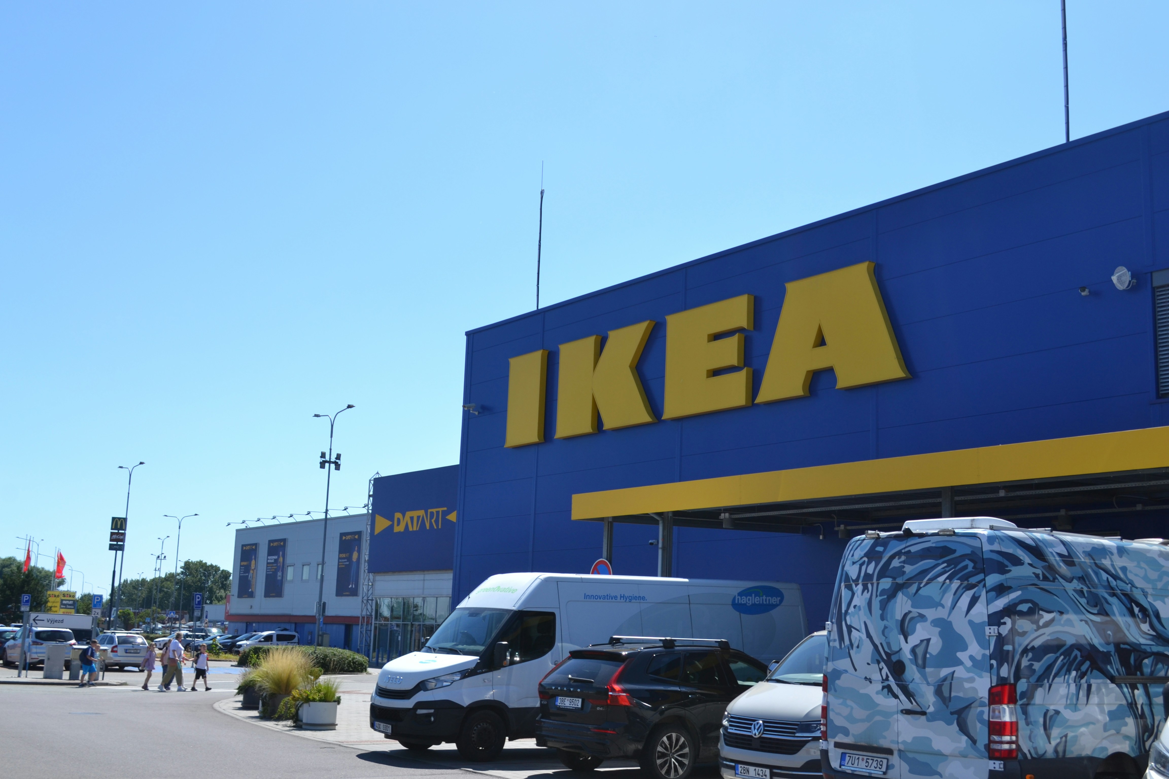 La NASA hará un IKEA al dejar caer toneladas de plástico, metal y vidrio en la Luna
