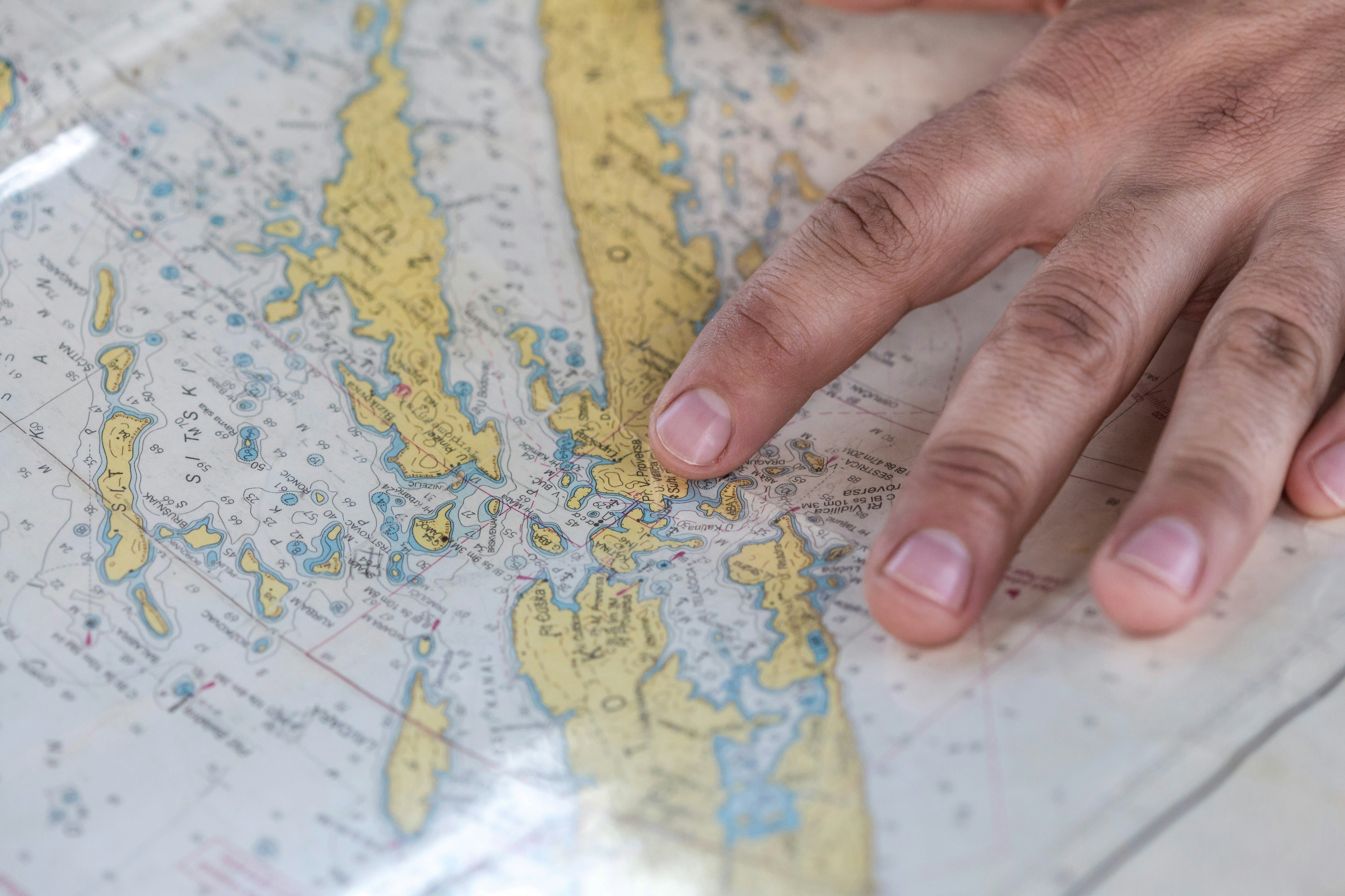 NavOne: Planificación global de un solo paso para la navegación por lenguaje visual en mapas de vista superior