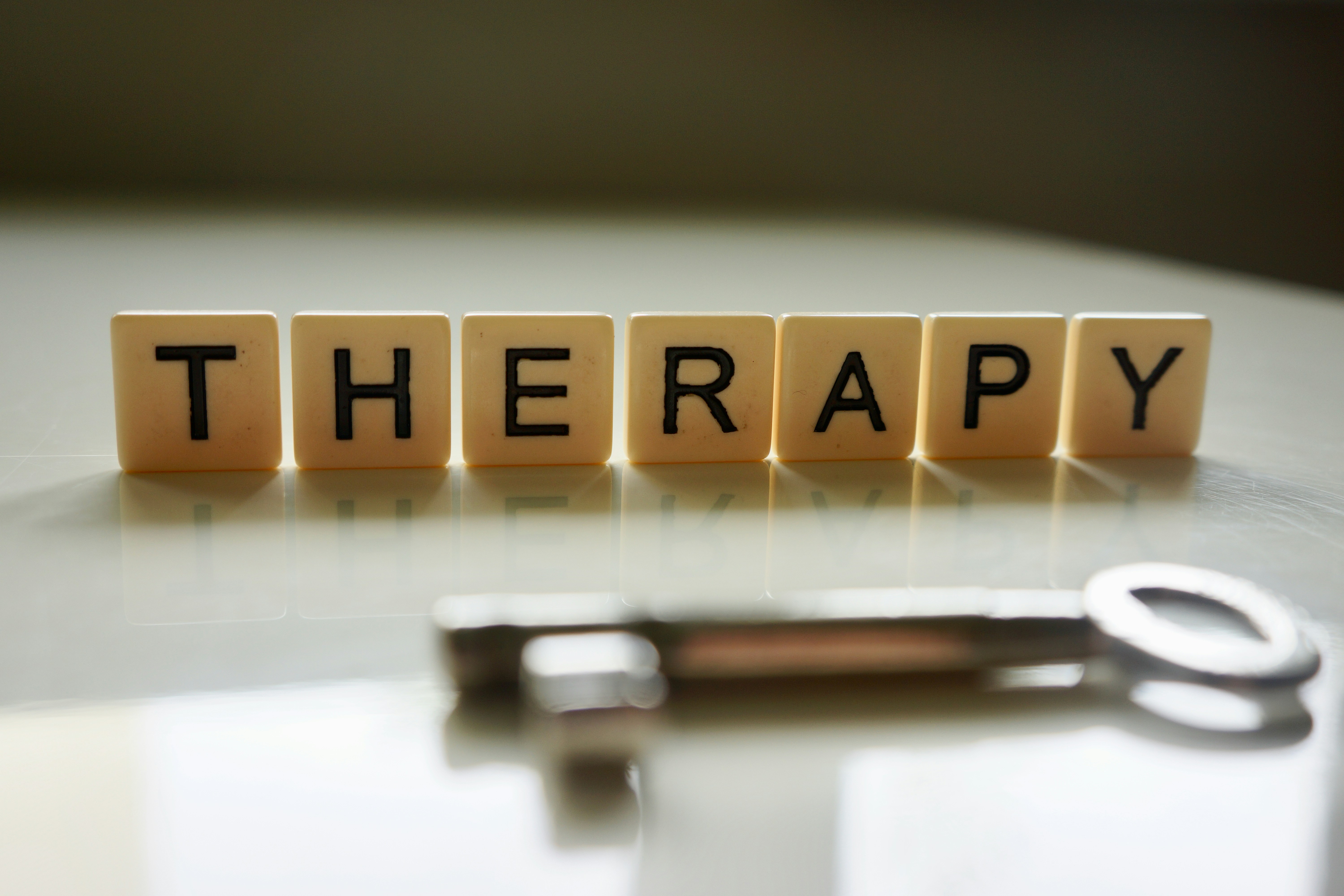 Negociando con extraños invisibles: Terapia de conserje de IA