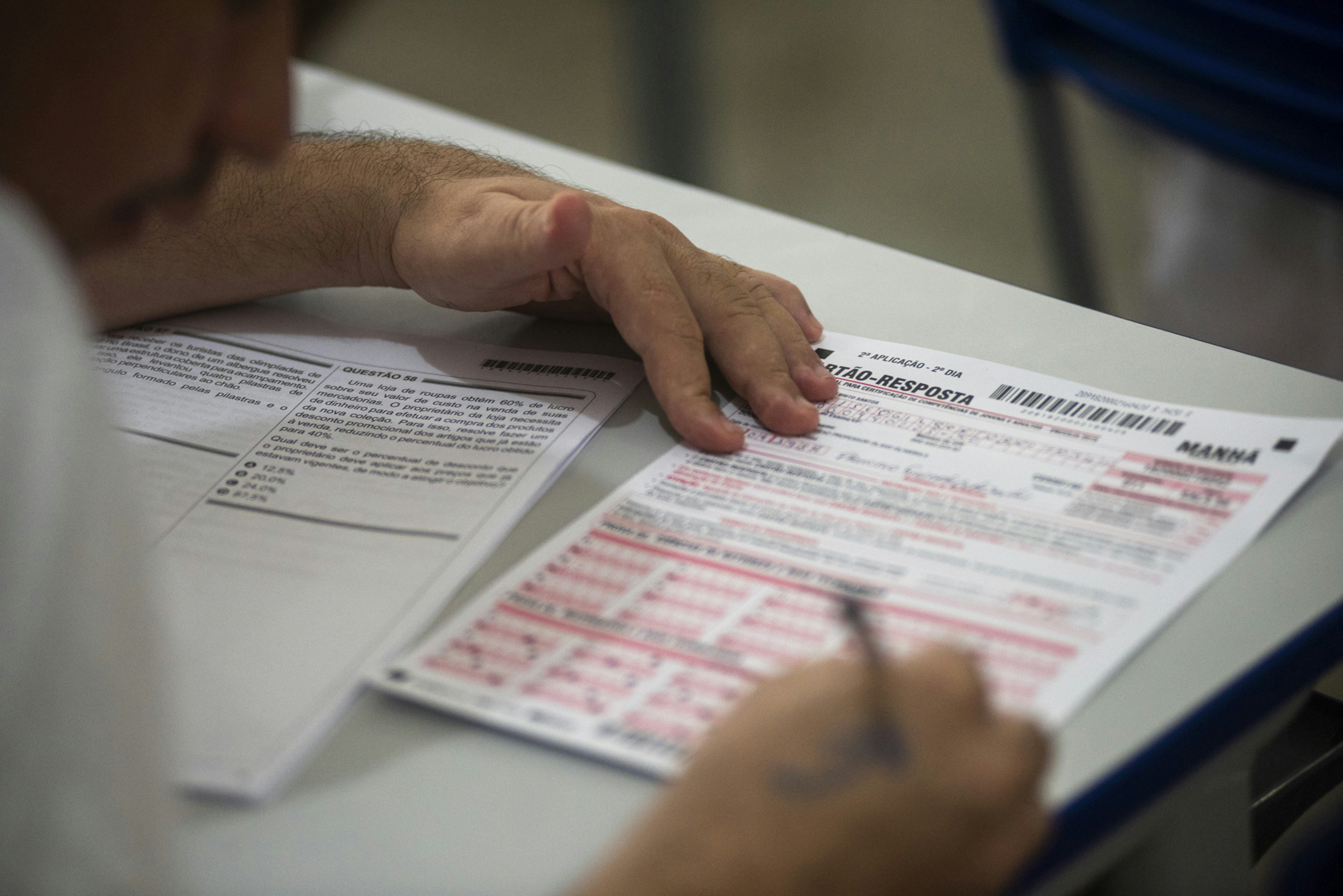 Deja de automatizar la revisión por pares sin una evaluación rigurosa