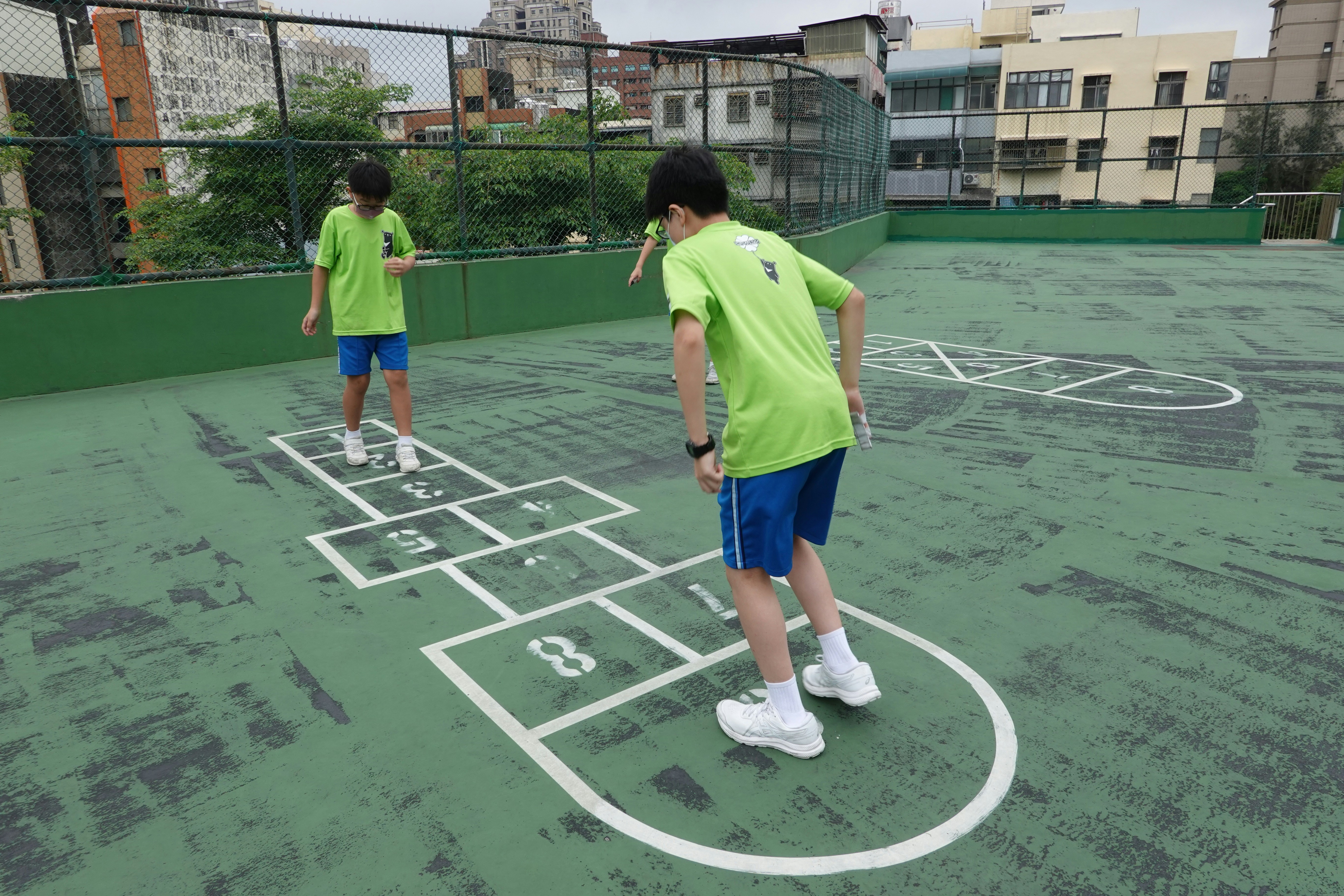 Garantías de última iteración para el aprendizaje en juegos co-coercitivos