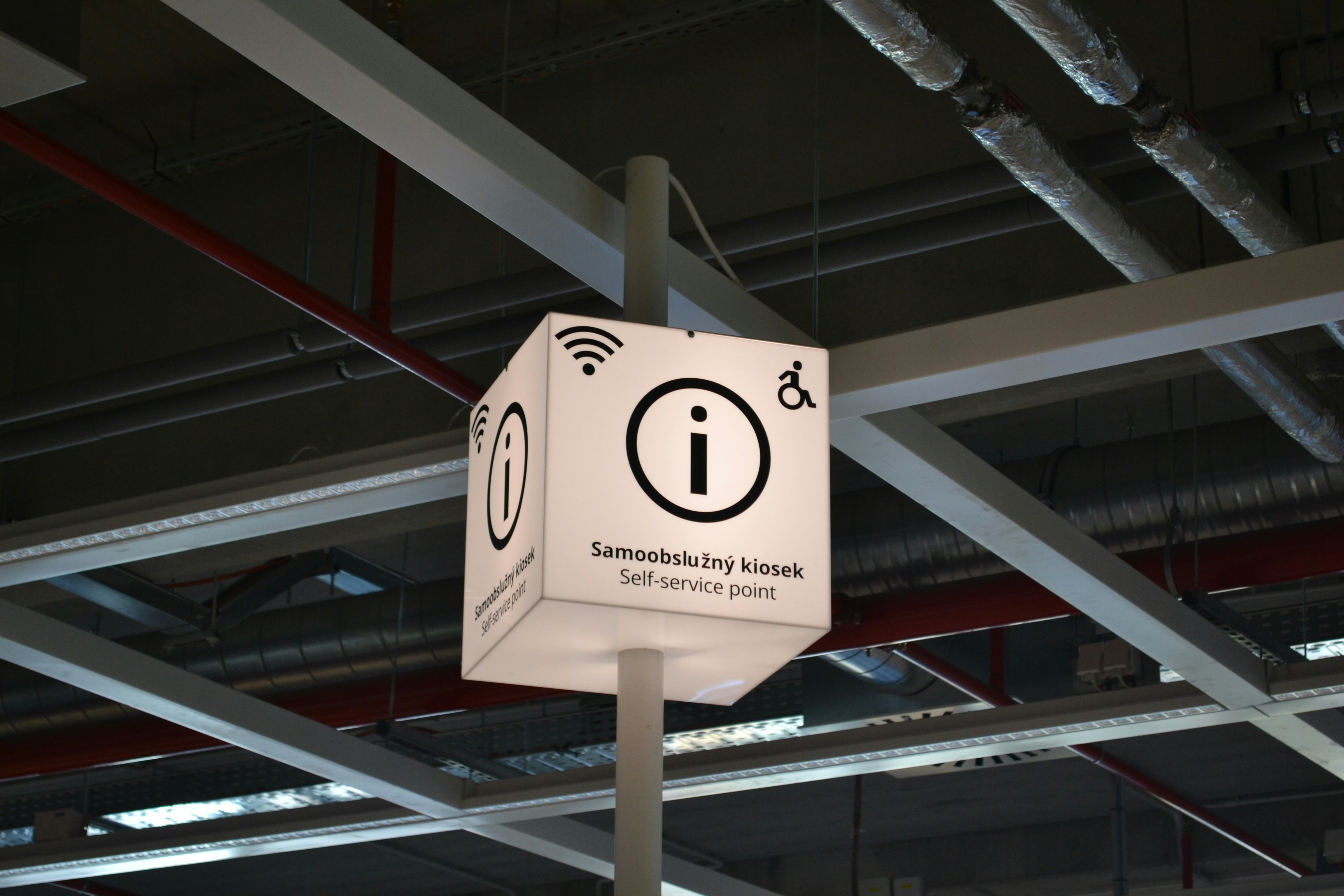 OmniLoc: Modelo geométrico para localización sin anclas en interiores