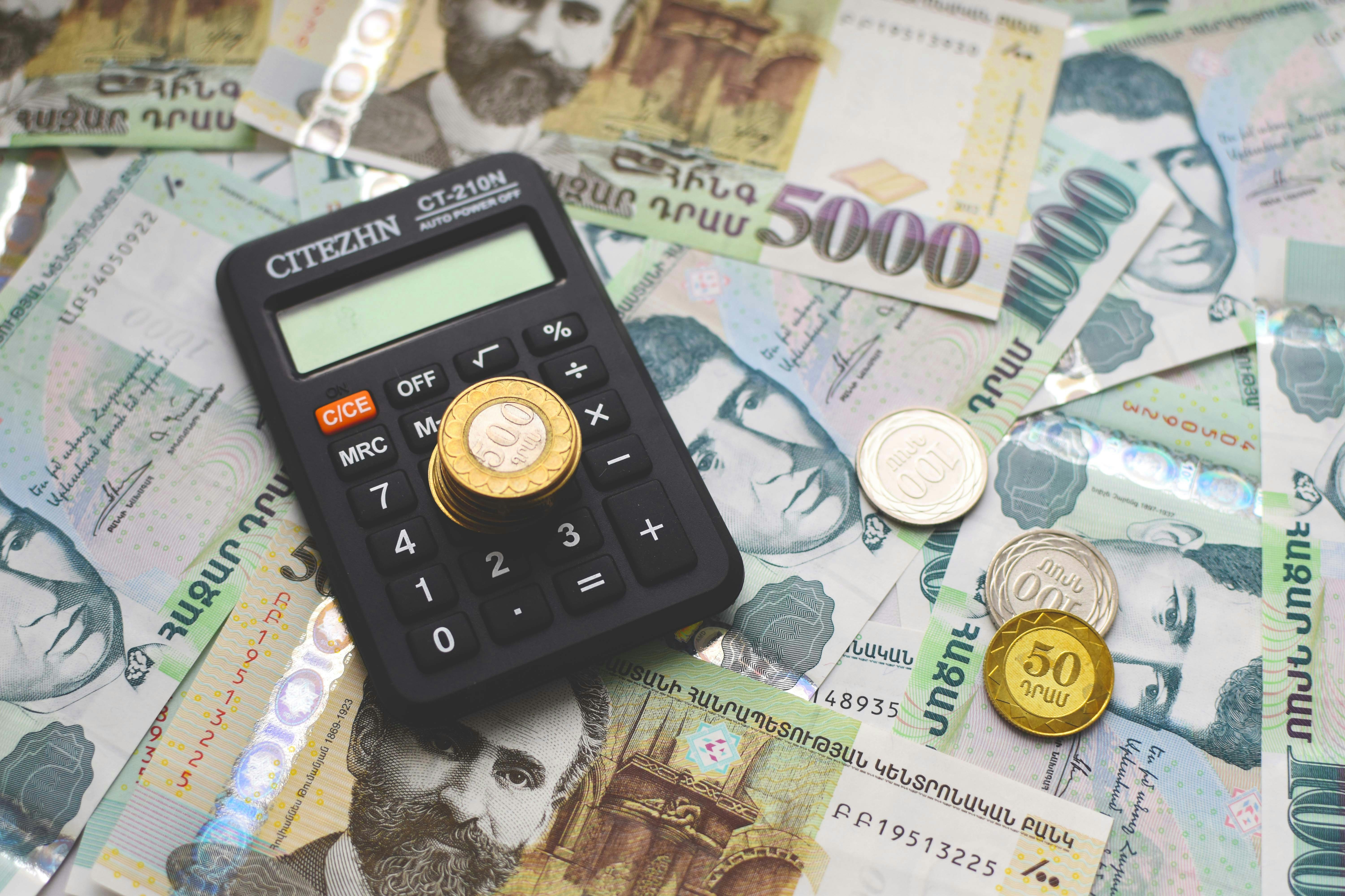 ¿Existen opciones de financiamiento o pagos escalonados para el desarrollo de software SaaS?