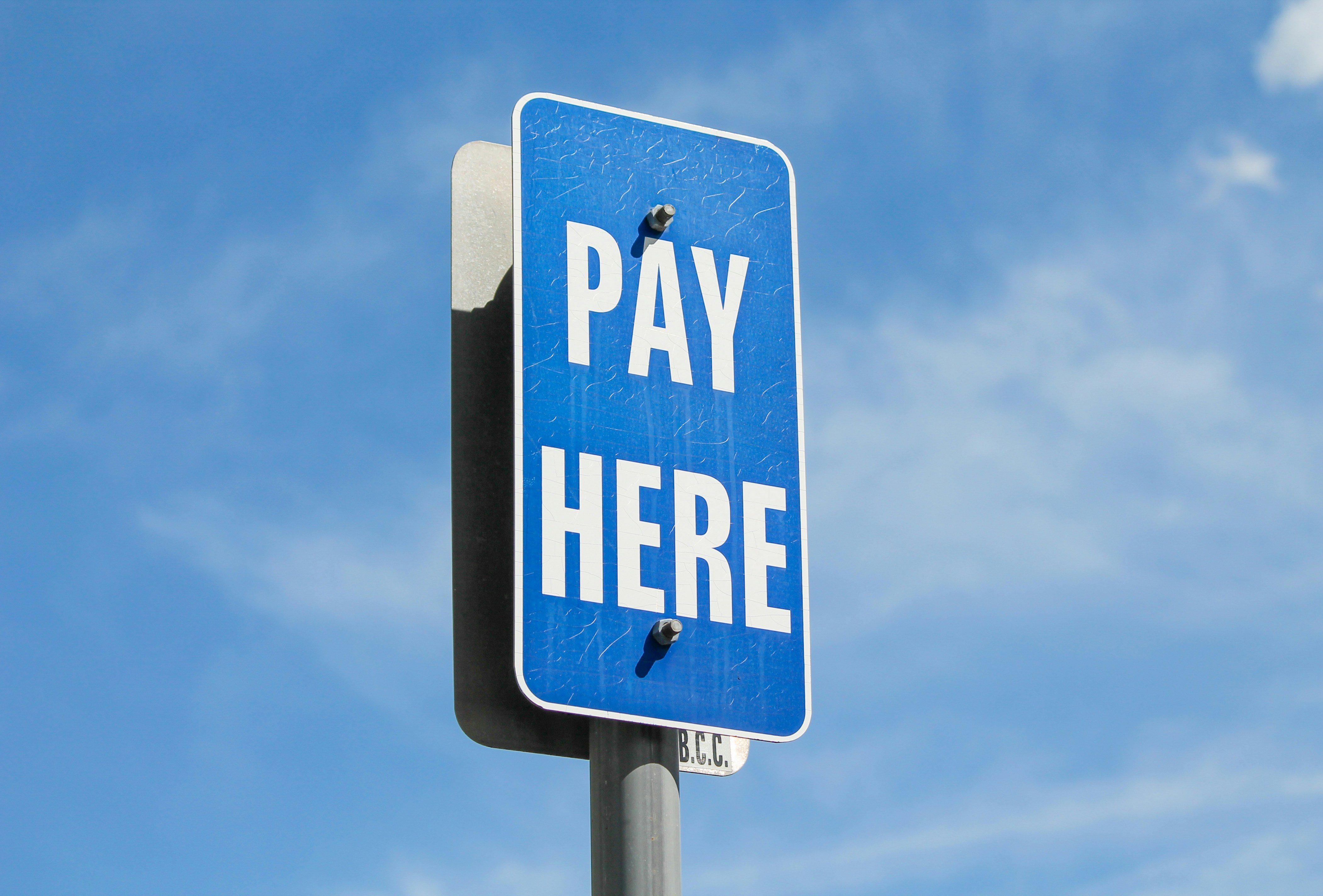 ¿Existen opciones de financiamiento o pago por fases para GPT personalizado para empresas?