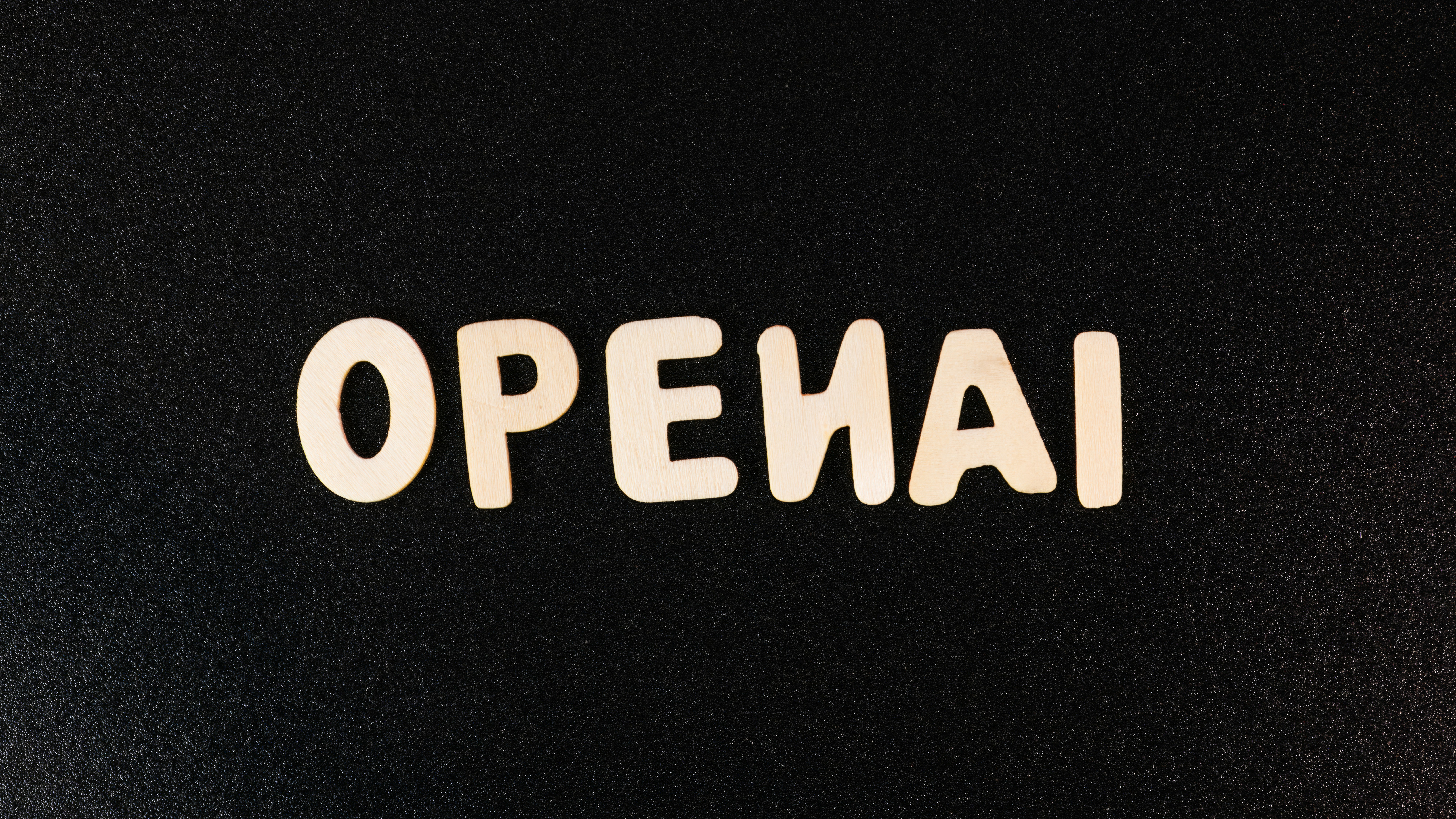 Ejecutivo de OpenAI dice que la empresa espera quemar 50 mil millones de dólares del dinero de otros en cómputo este año