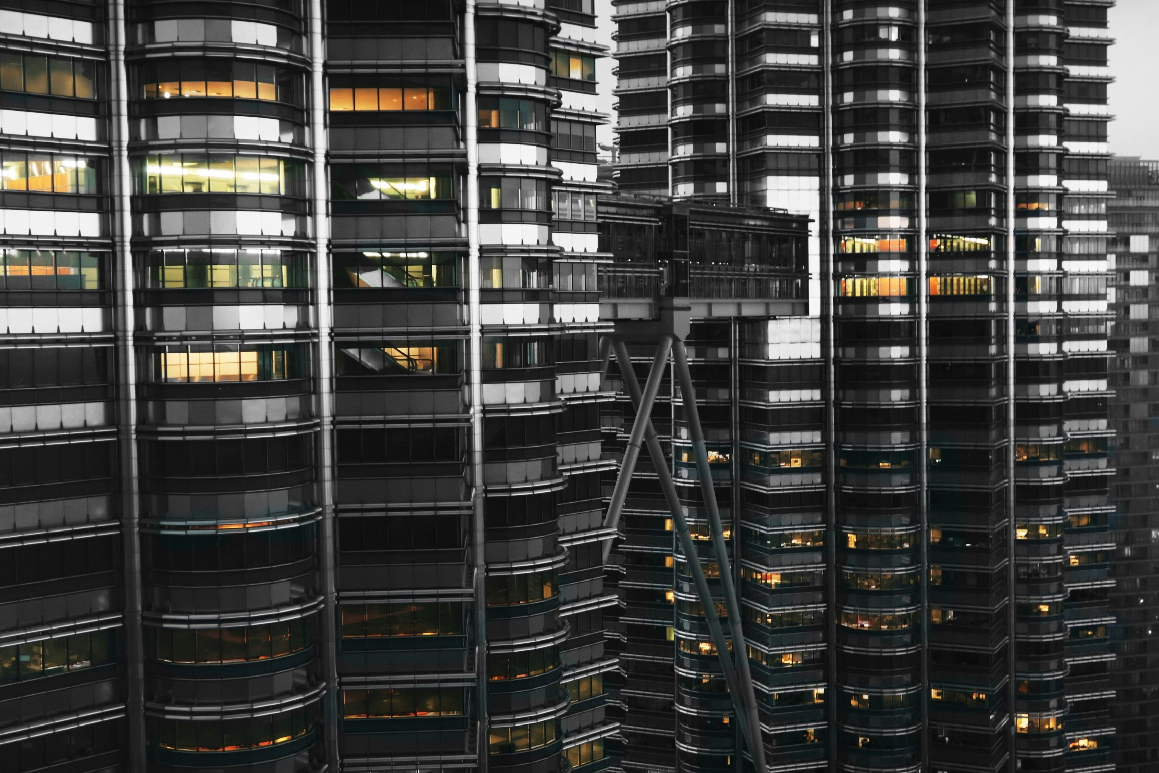 Arquitectura Empresarial para Decisiones de Datos Escalables en el Negocio Moderno